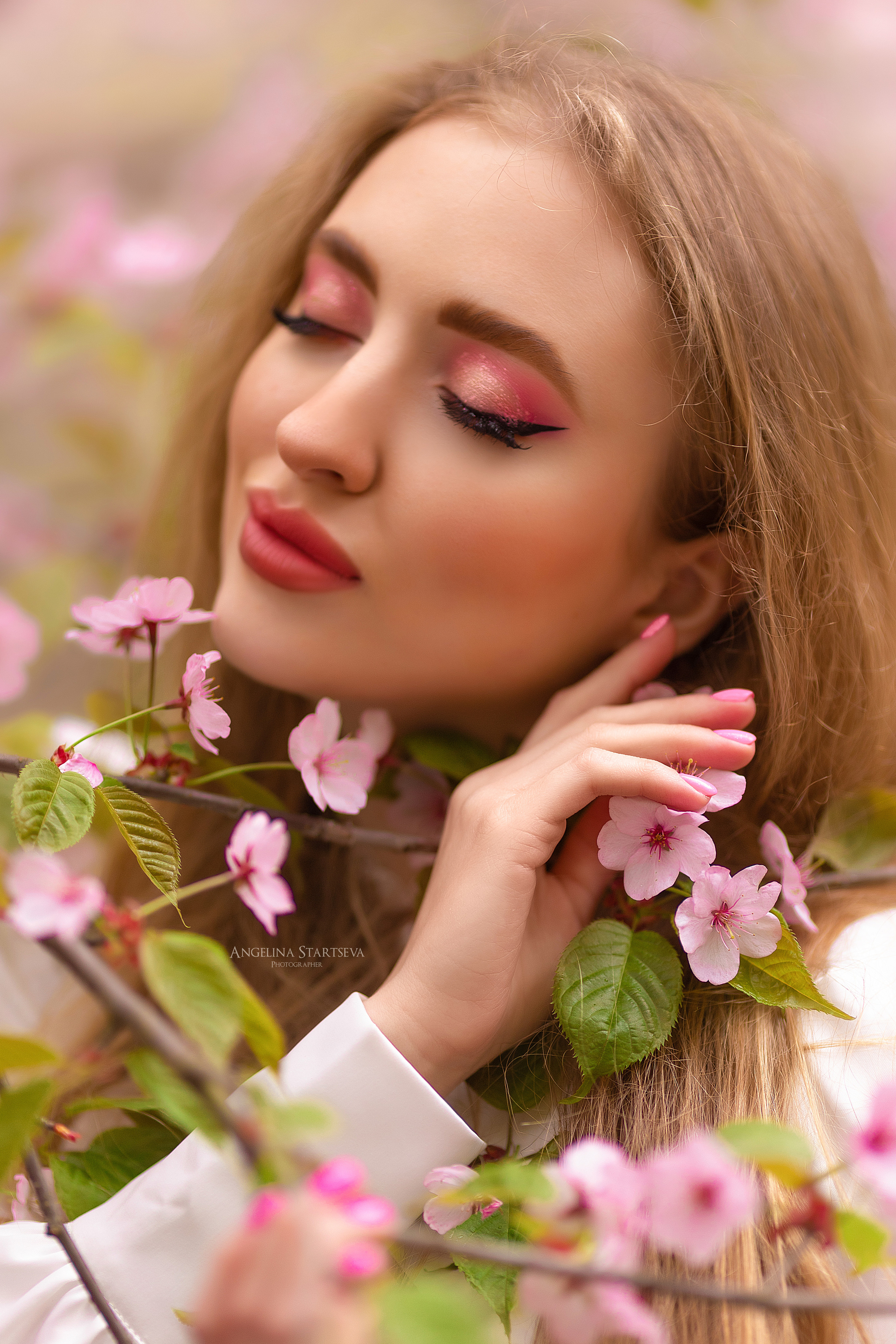 портрет в сакуре