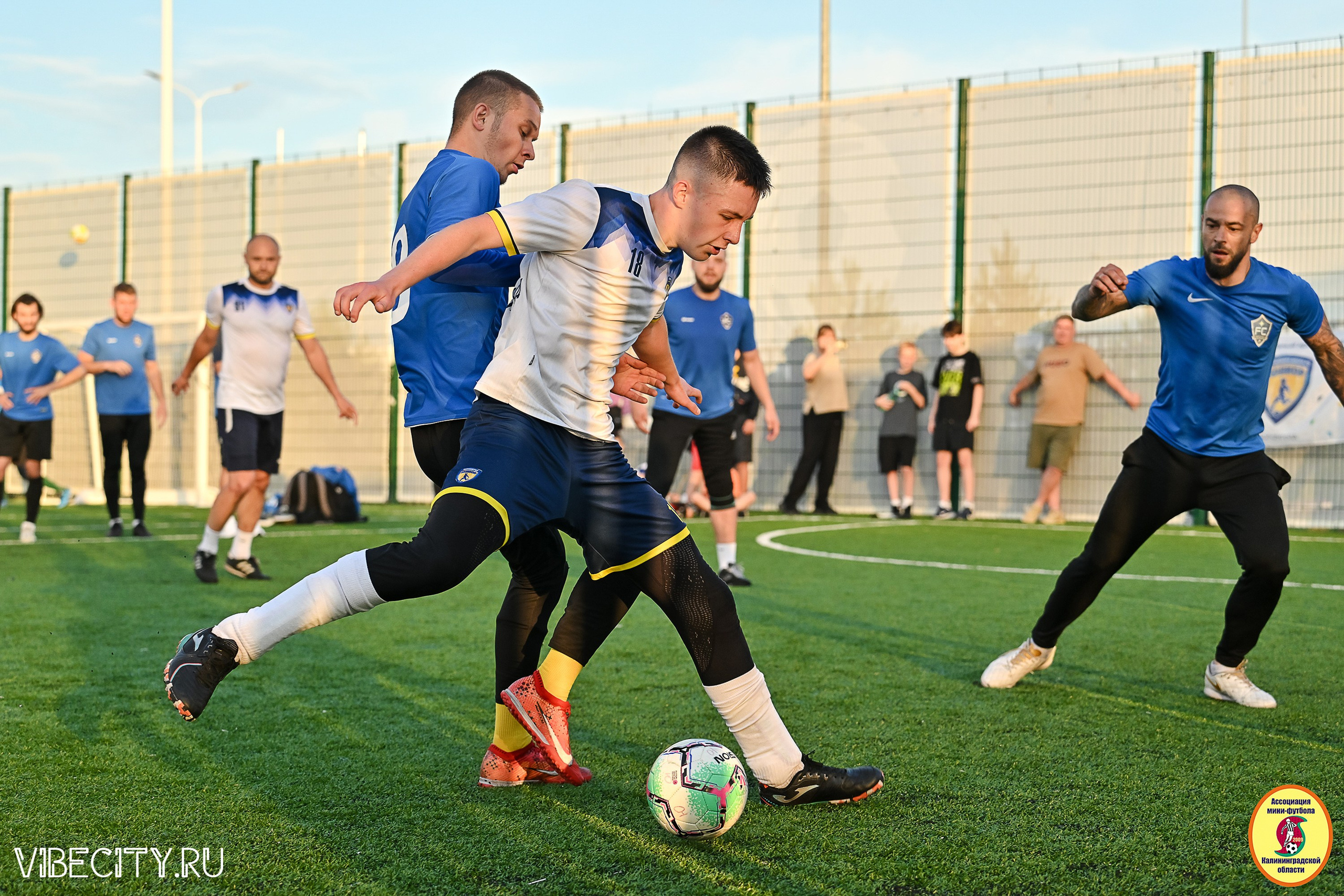 ИГРЫ МИНИ-ФУТБОЛЬНОЙ И КОРПОРАТИВНОЙ ЛИГИ. VIBECITY.RU Вайб Сити Ру Фоторепортажи Фотоотчеты Калининград
