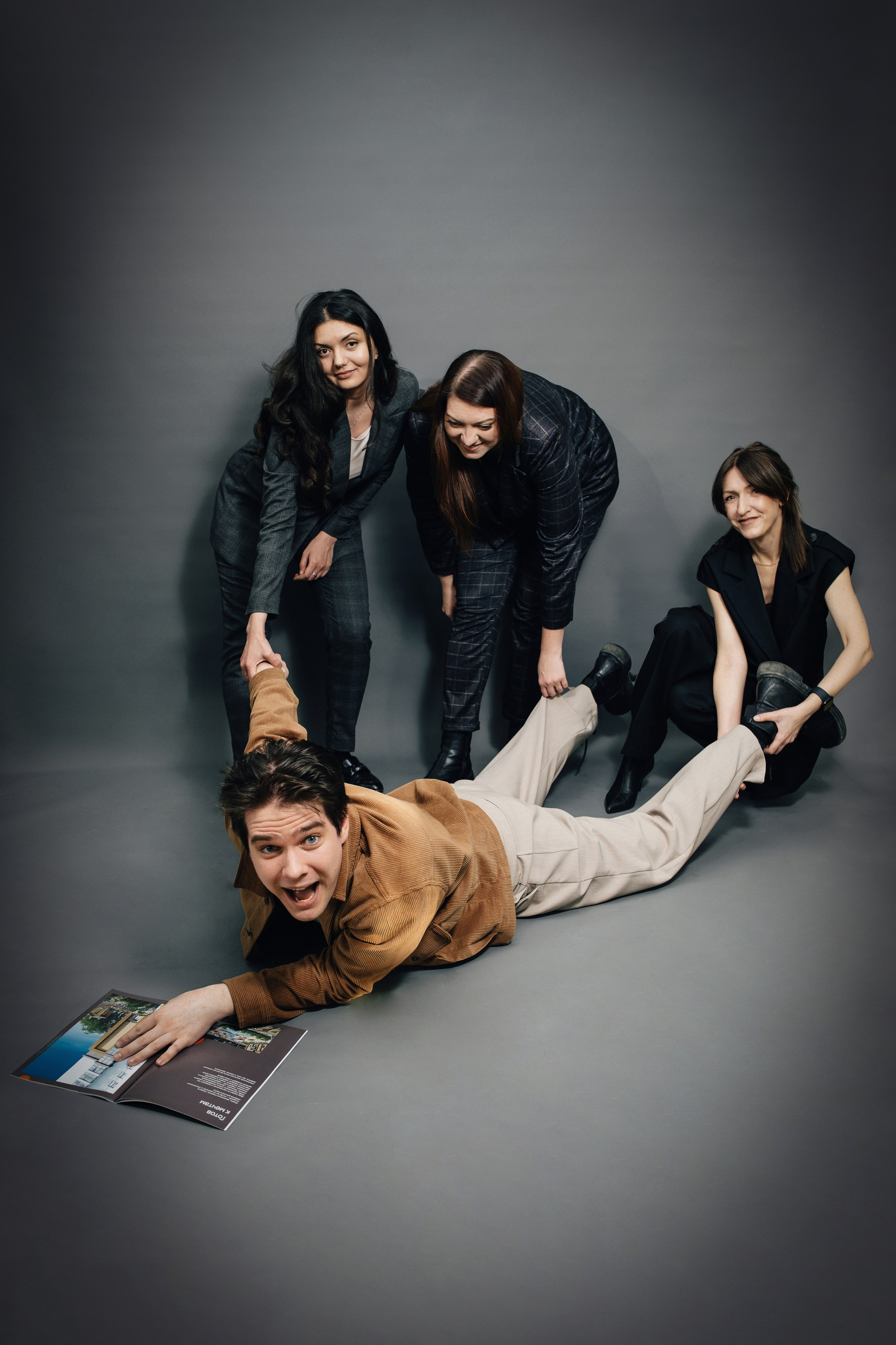 Съемка в офисе застройщика. Фотограф и видеограф в Тюмени Анна Жагорина, ваши фото еще не отдавали так быстро!