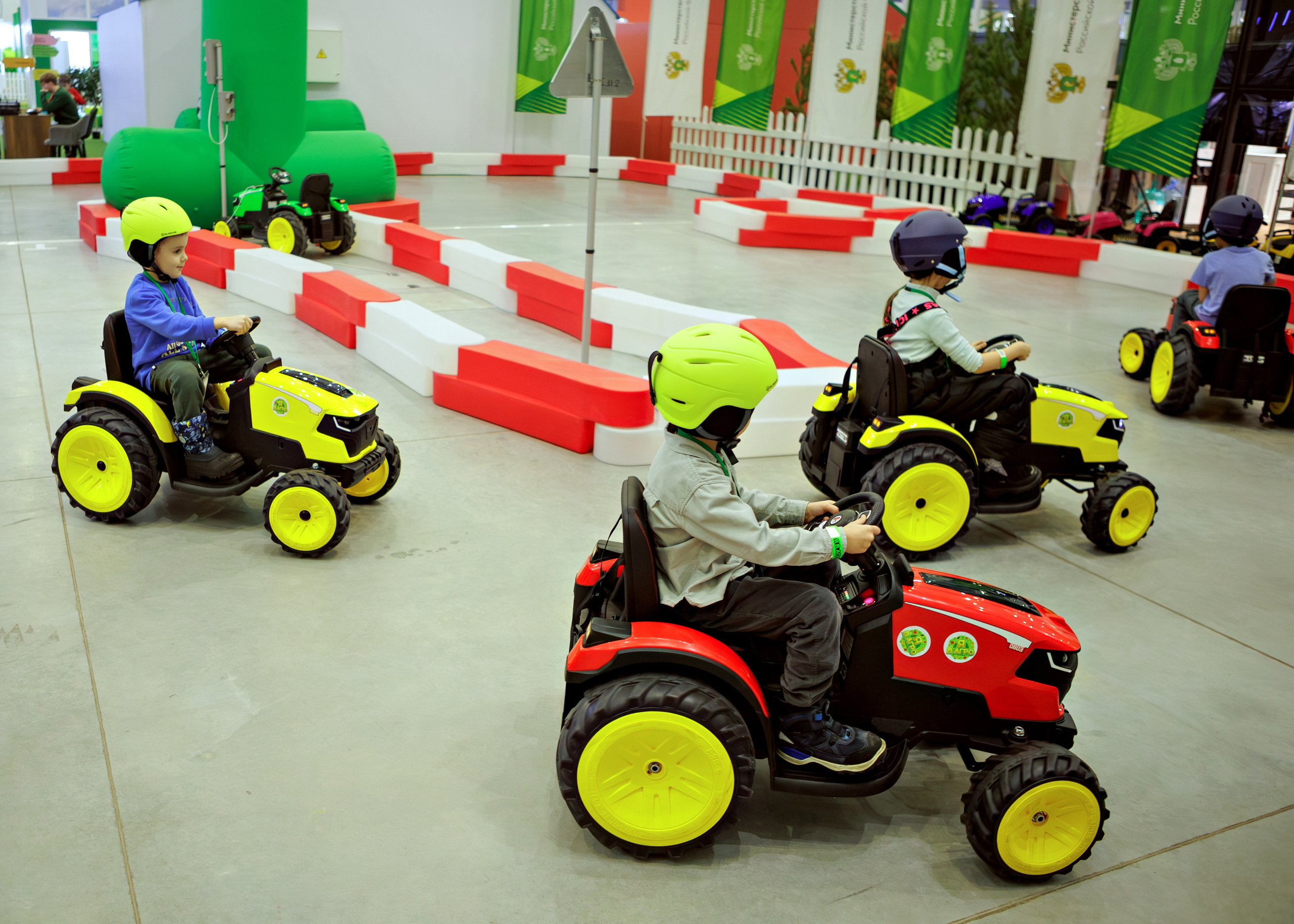 Город профессий АПК «Я В АГРО». Выпускные альбомы и школьный фотограф в Подольске, Троицке, Щербинке, Москве и Московской области