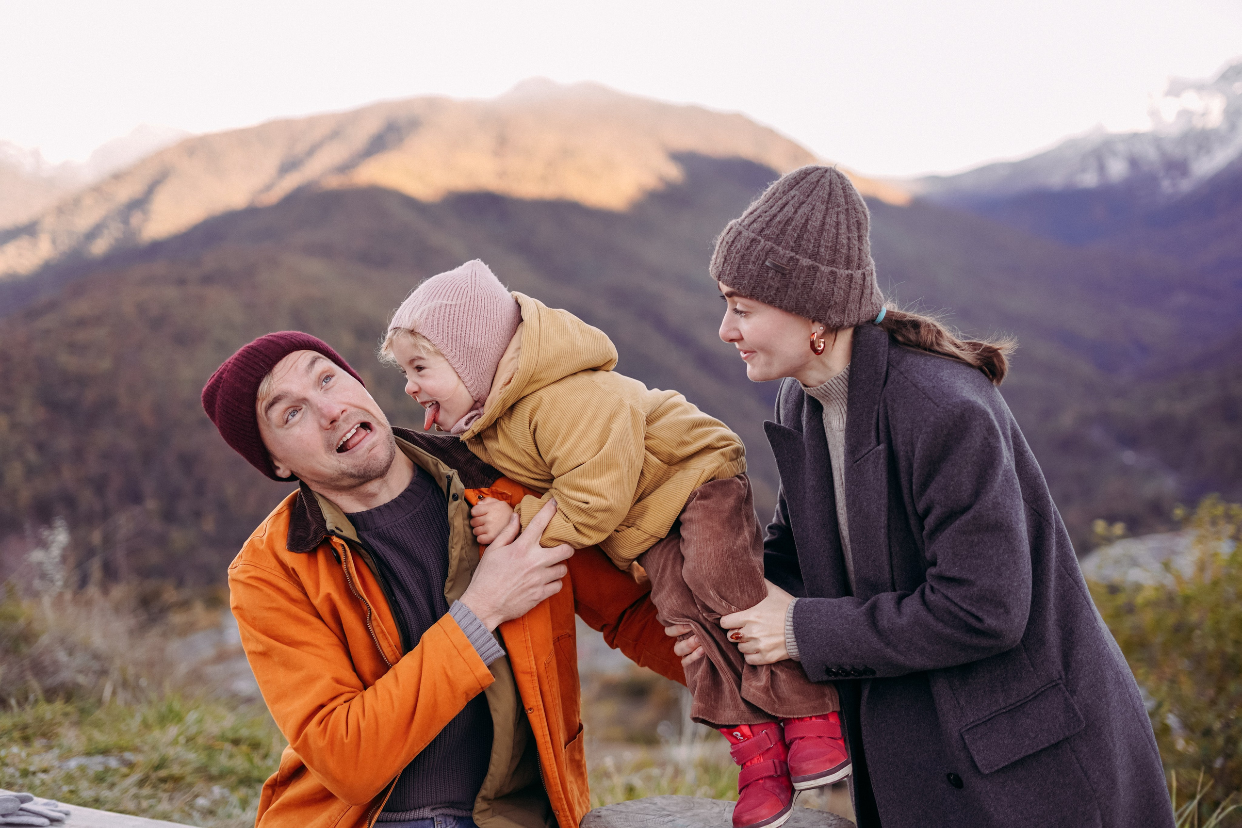 Алексей, Анна и Валентина в Горной Олимпийской деревне. Фотограф в Сочи и Абхазии | Фототуры | September Air