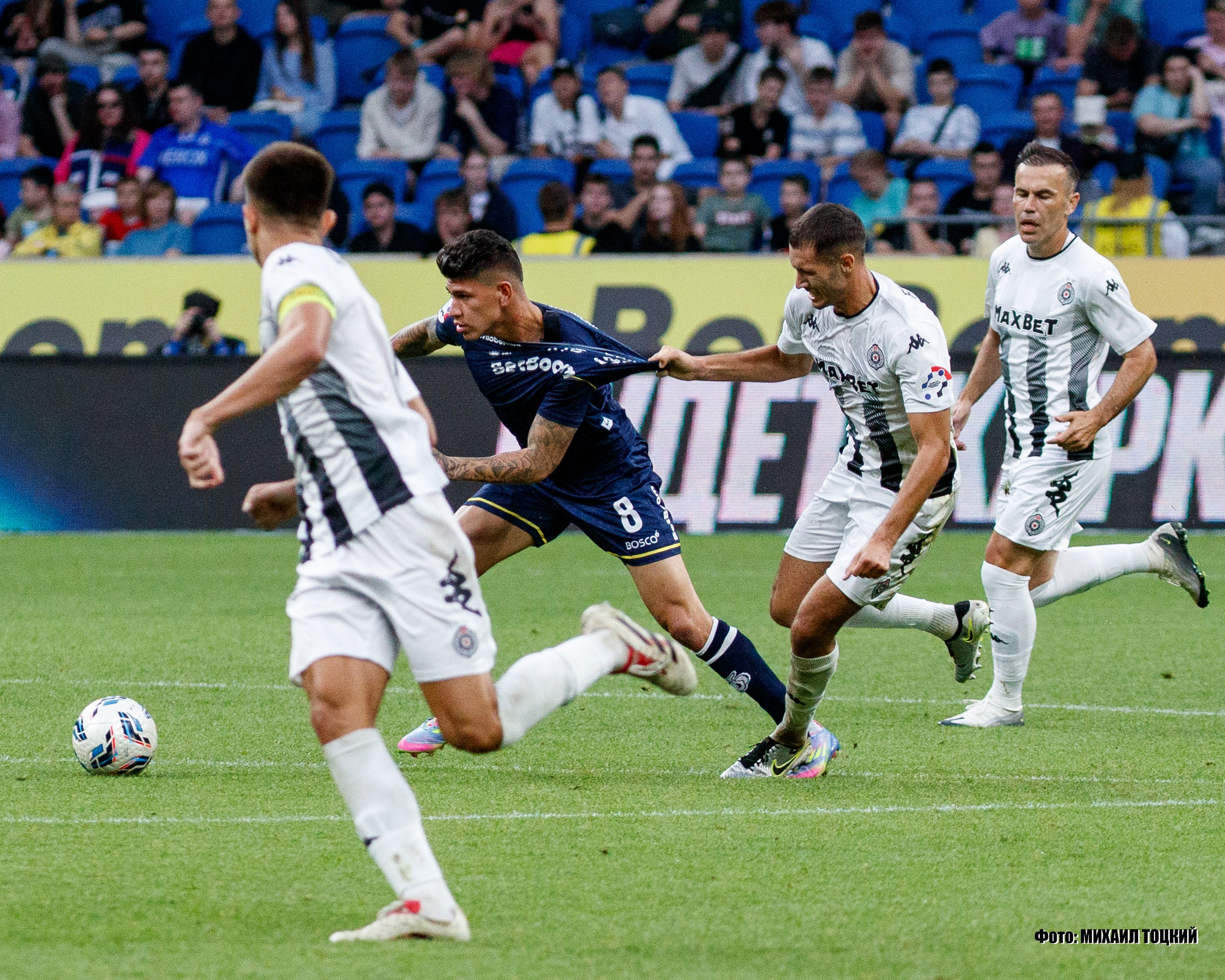 Фоторепортаж. ФК Динамо — ФК Партизан. Михаил Тоцкий портретный и репортажный фотограф в Москве