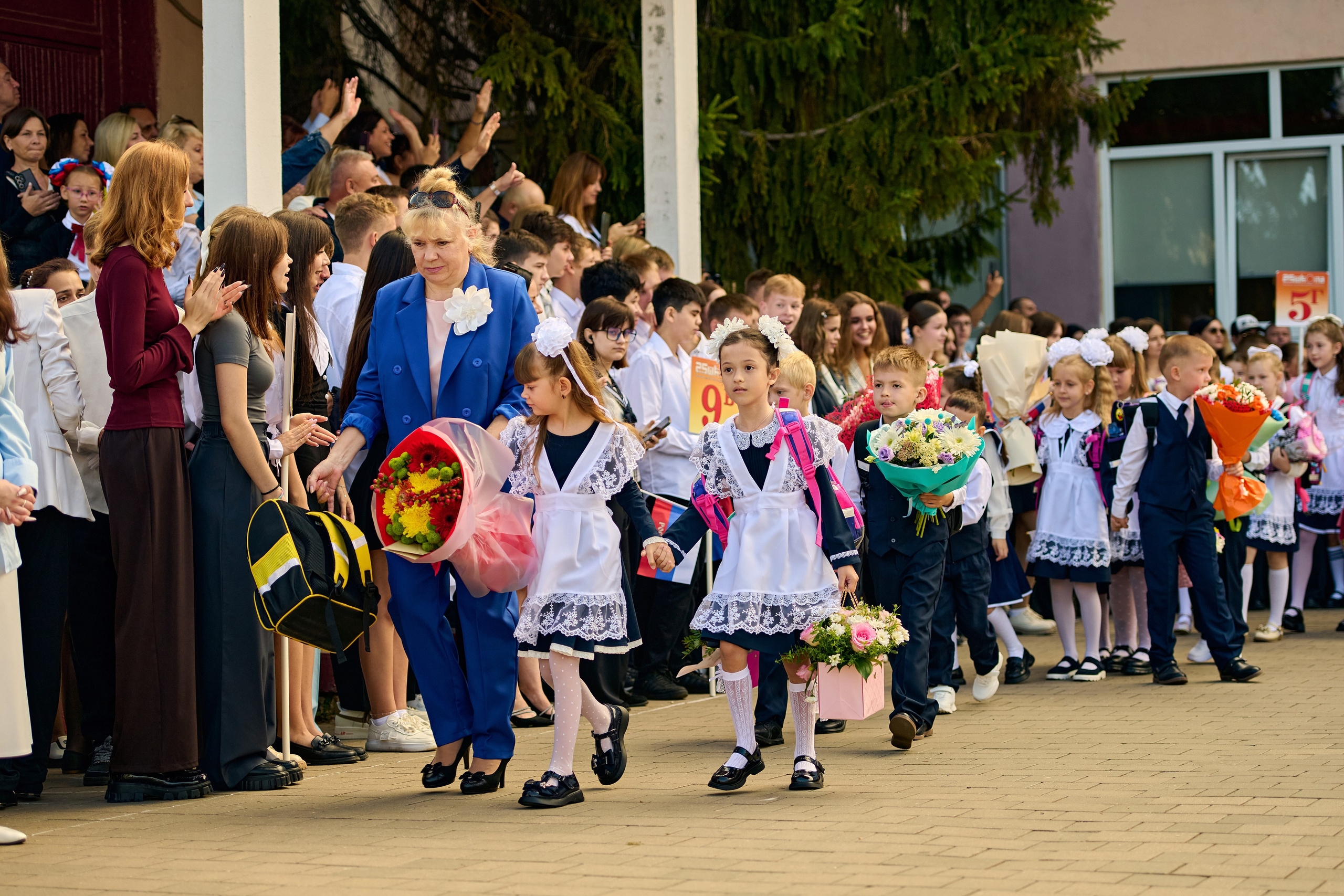 1 сентября в ЦО№ 25. Школьный фотограф в Туле Владимир Греков. Выпускные альбомы