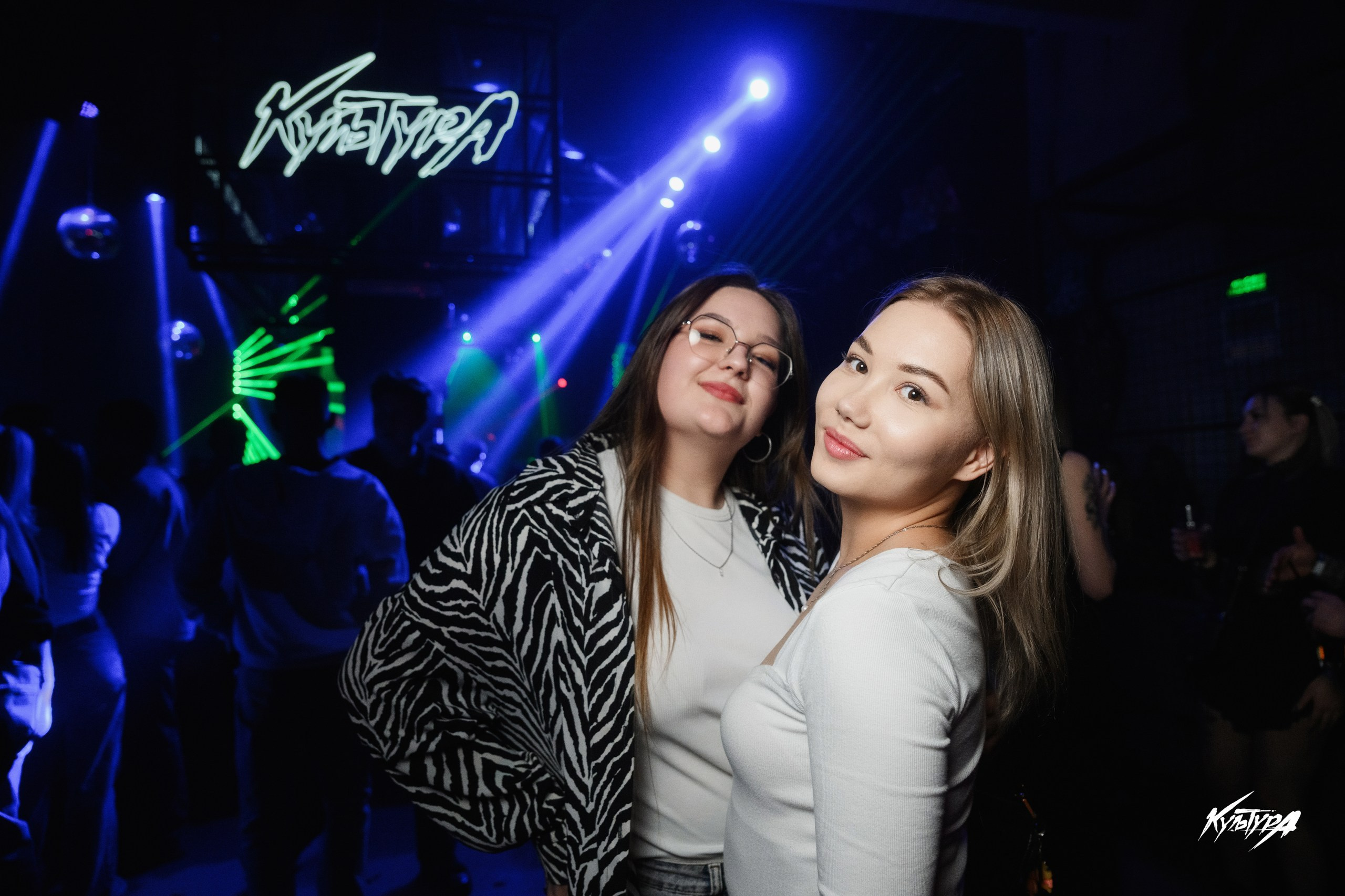 Профессиональная фотосъемка в ночном клубе Петропавловска-Камчатского, Репортажная съемка вечеринки в клубе в Петропавловске-Камчатском, Яркие фотографии людей и атмосферы ночного заведения в Петропавловске-Камчатском, Динамичные клубные фото для заведения в Петропавловске-Камчатском, Заказать репортаж с мероприятия в клубе Петропавловска-Камчатского.