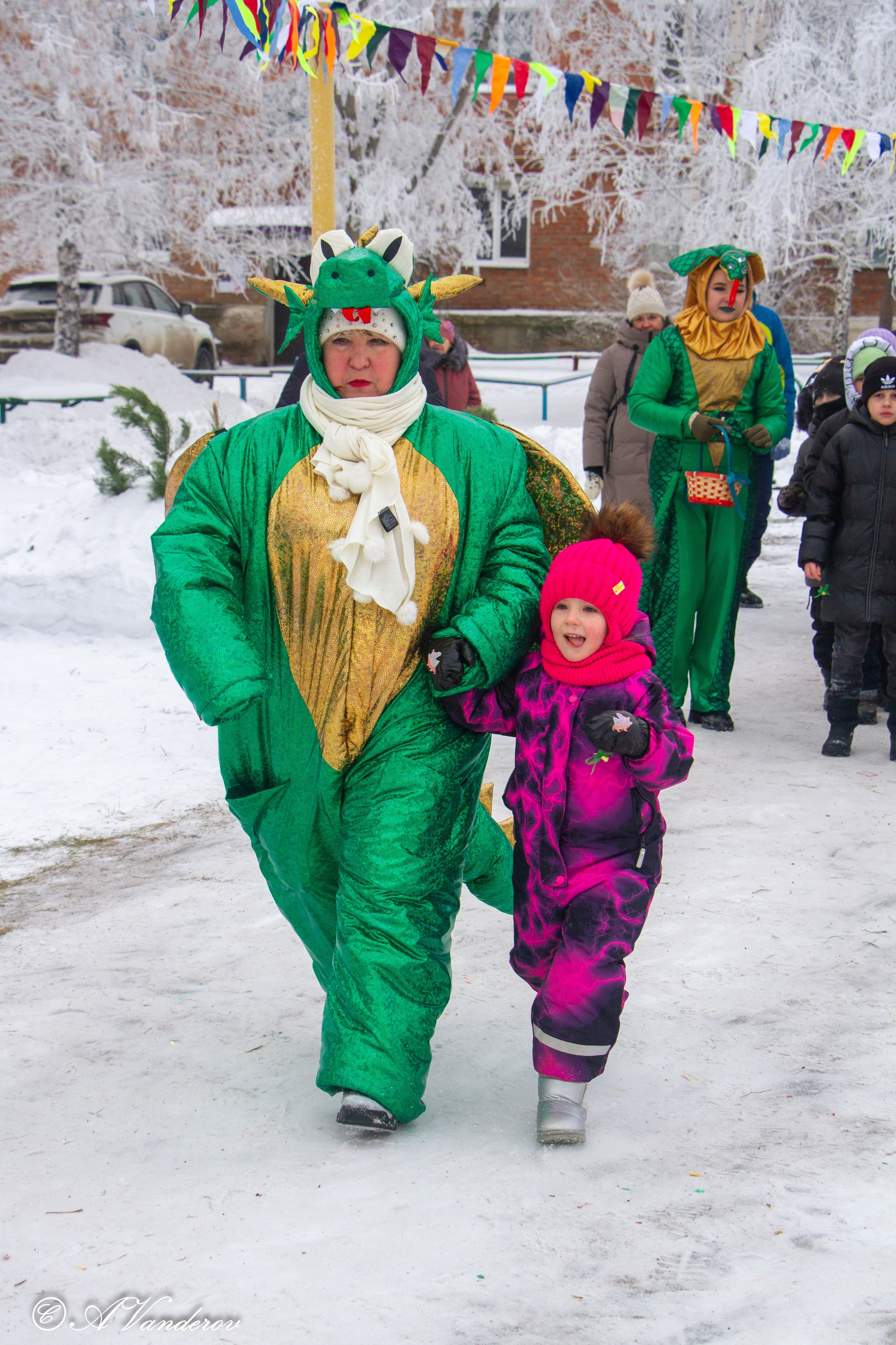 Праздник во дворе, ул. Осташковская-20. Фотограф Омск | Александр Вандеров