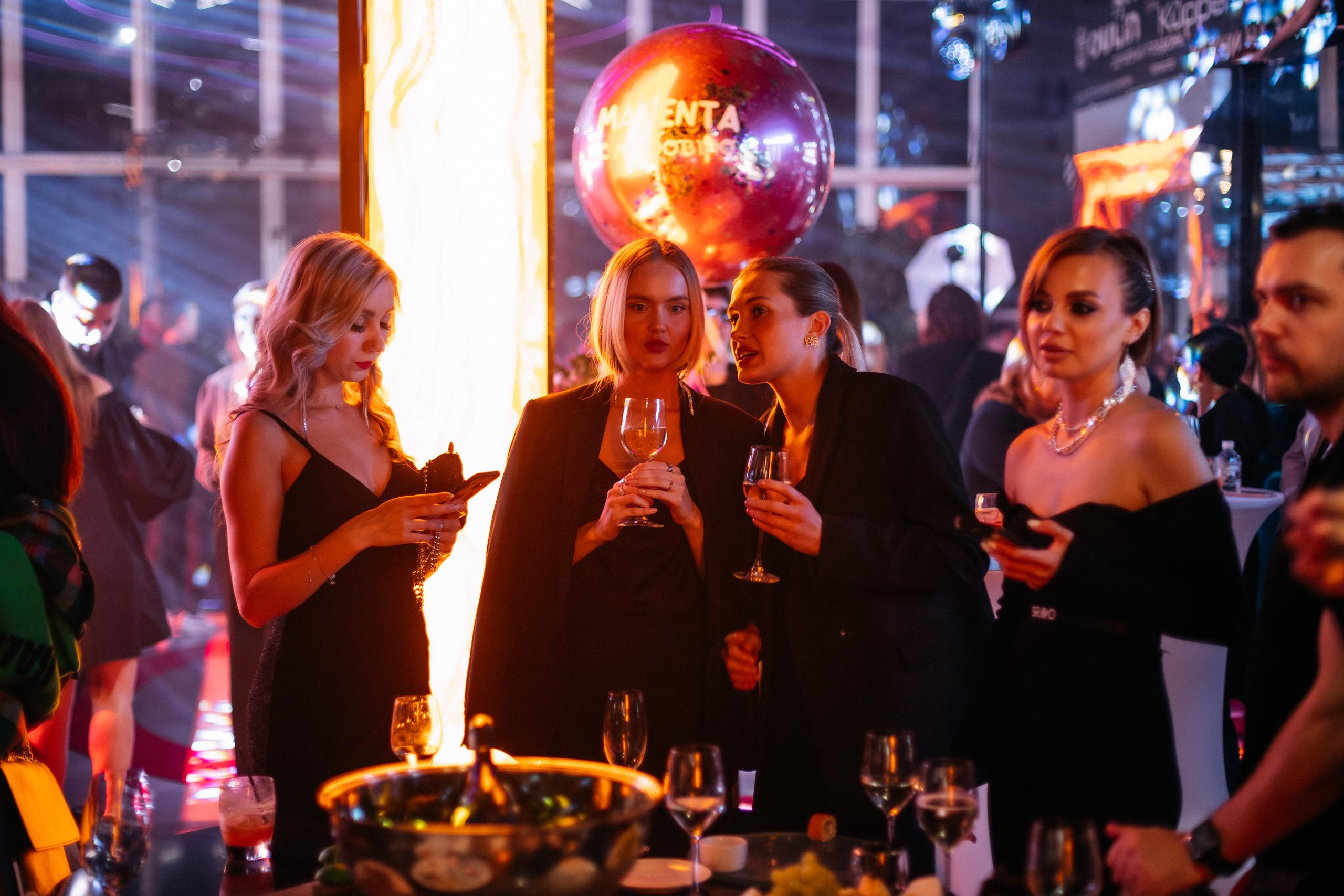 Шоурум BRAVO 1 ГОД. СВОИ. ФОТООТЧЕТЫ-СОБЫТИЯ-МЕСТА