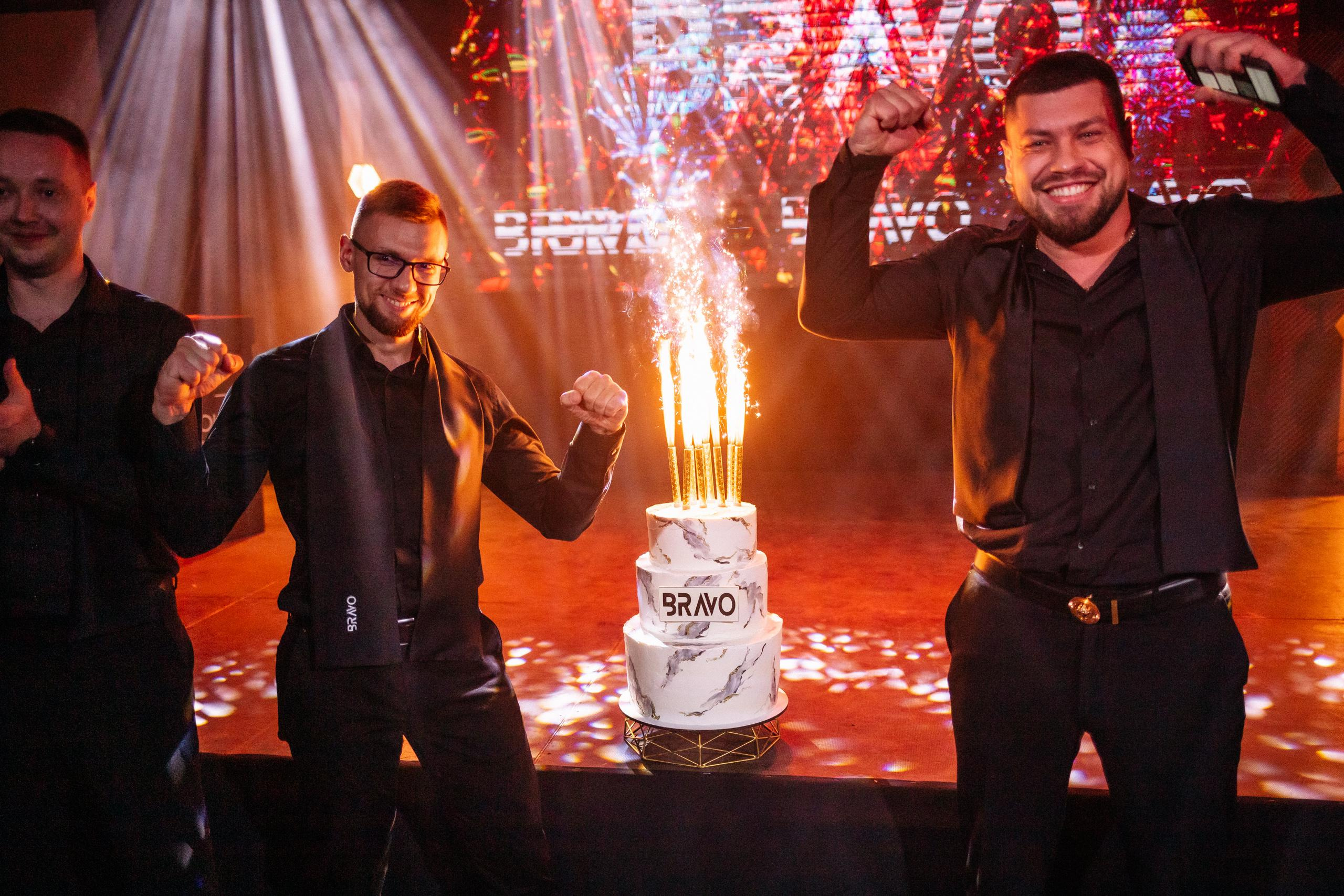 Шоурум BRAVO 1 ГОД. СВОИ. ФОТООТЧЕТЫ-СОБЫТИЯ-МЕСТА