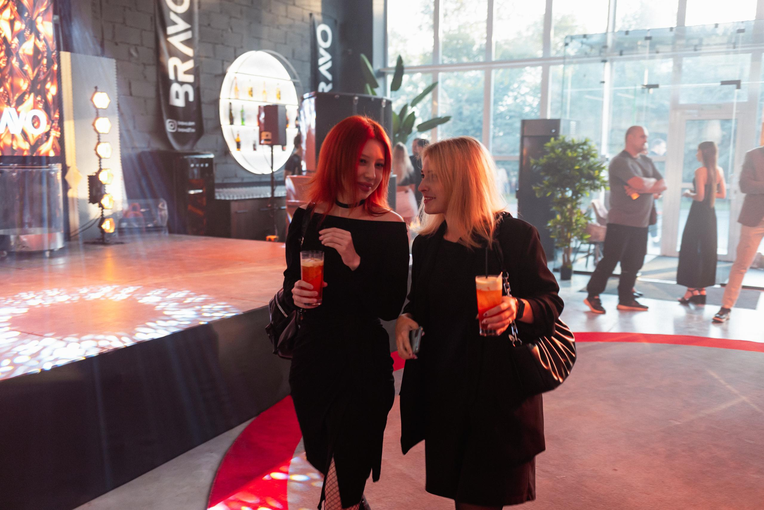 Шоурум BRAVO 1 ГОД. СВОИ. ФОТООТЧЕТЫ-СОБЫТИЯ-МЕСТА