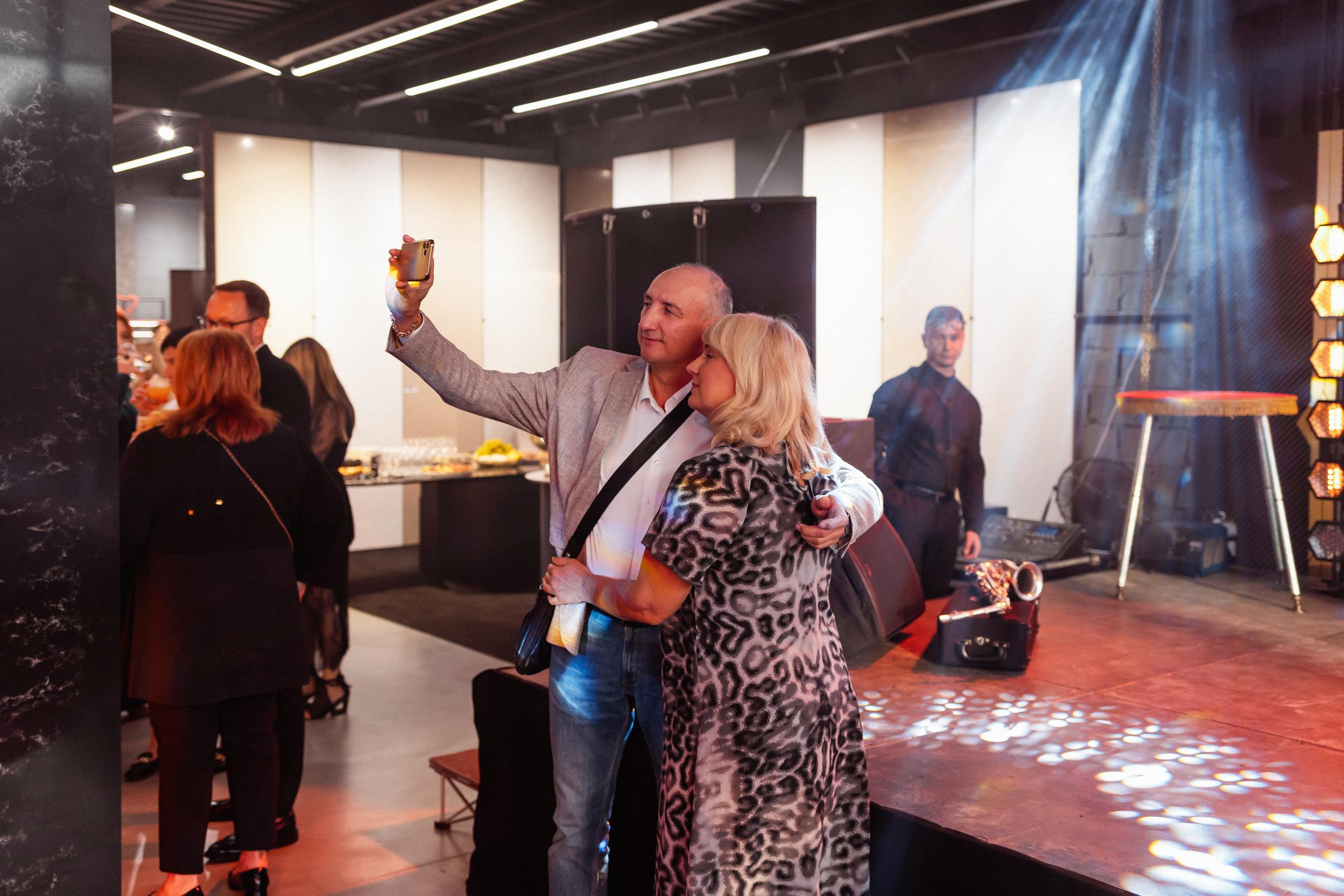 Шоурум BRAVO 1 ГОД. СВОИ. ФОТООТЧЕТЫ-СОБЫТИЯ-МЕСТА