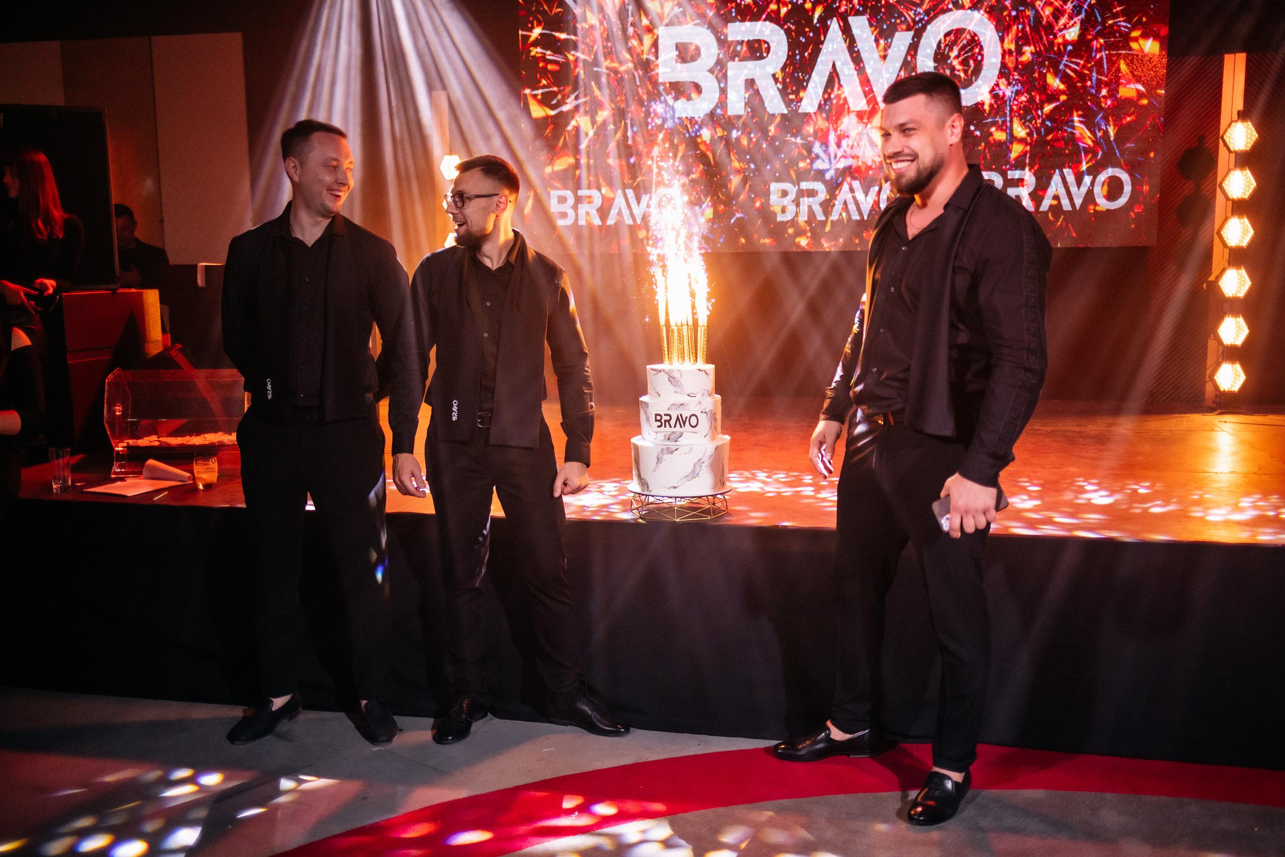 Шоурум BRAVO 1 ГОД. СВОИ. ФОТООТЧЕТЫ-СОБЫТИЯ-МЕСТА