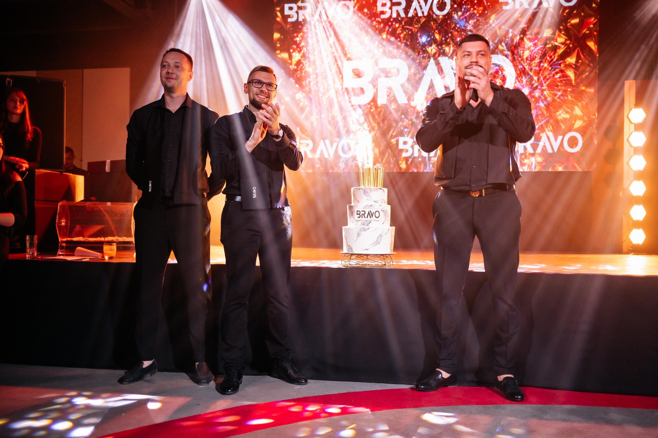 Шоурум BRAVO 1 ГОД. СВОИ. ФОТООТЧЕТЫ-СОБЫТИЯ-МЕСТА