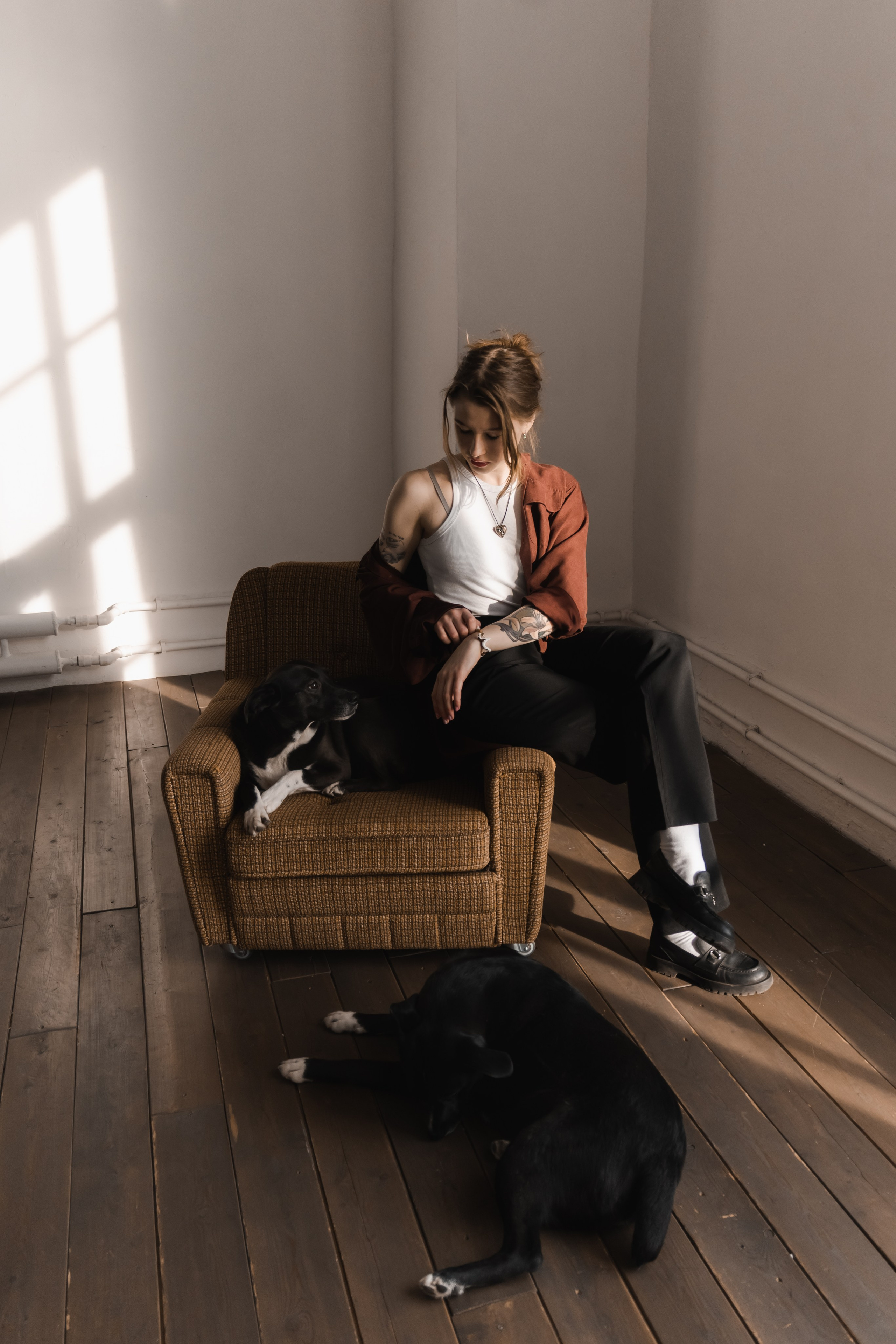 Фотосъемка Ангелины с питомцами. Портретный и репортажный фотограф в Санкт-Петербурге | Валерия Кайряк