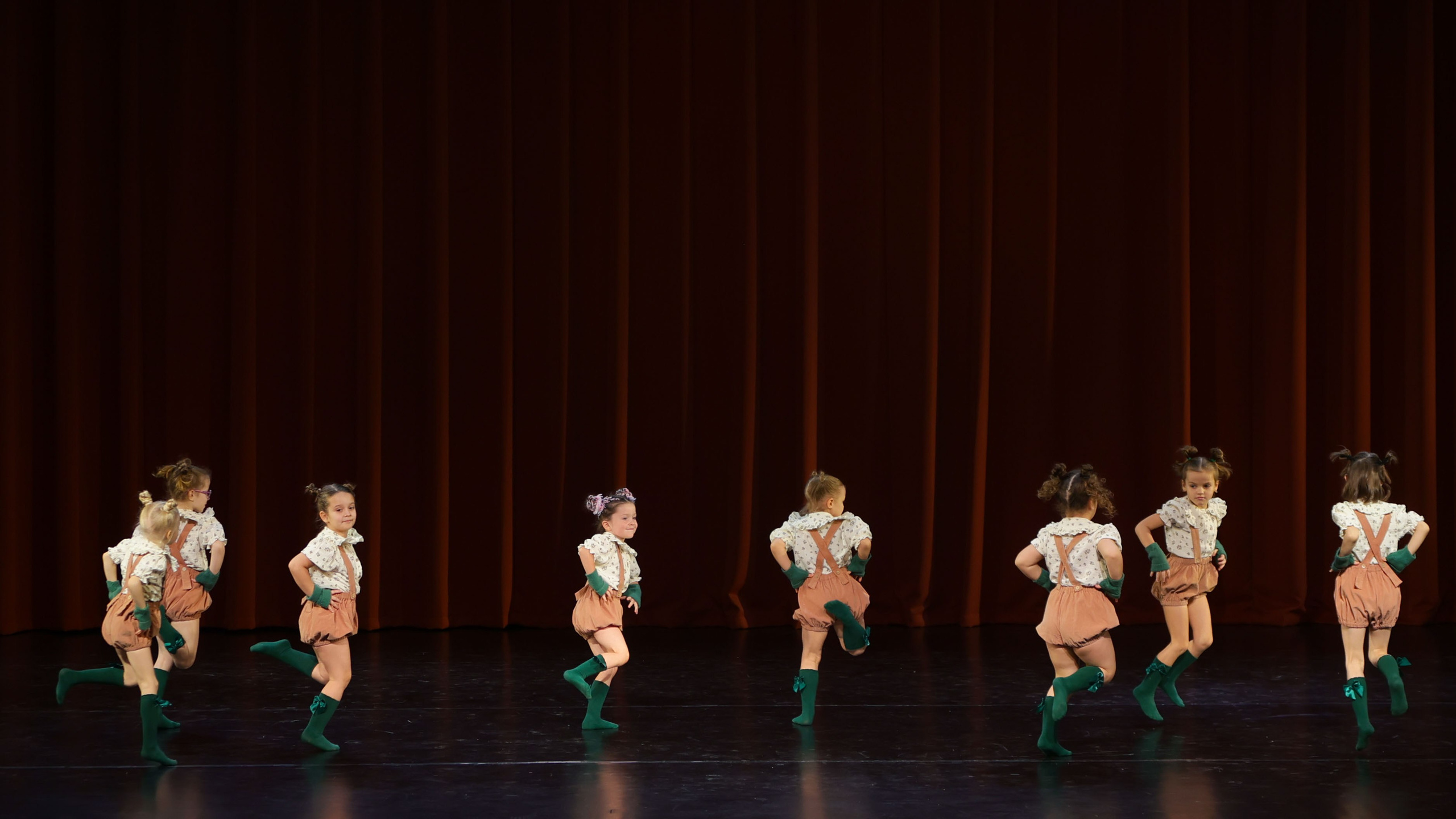 Фестиваль хореографического искусства «КУБОК ЛЕГЕНДЫ — 2025». Выпускные альбомы и школьный фотограф в Подольске, Троицке, Щербинке, Москве и Московской области