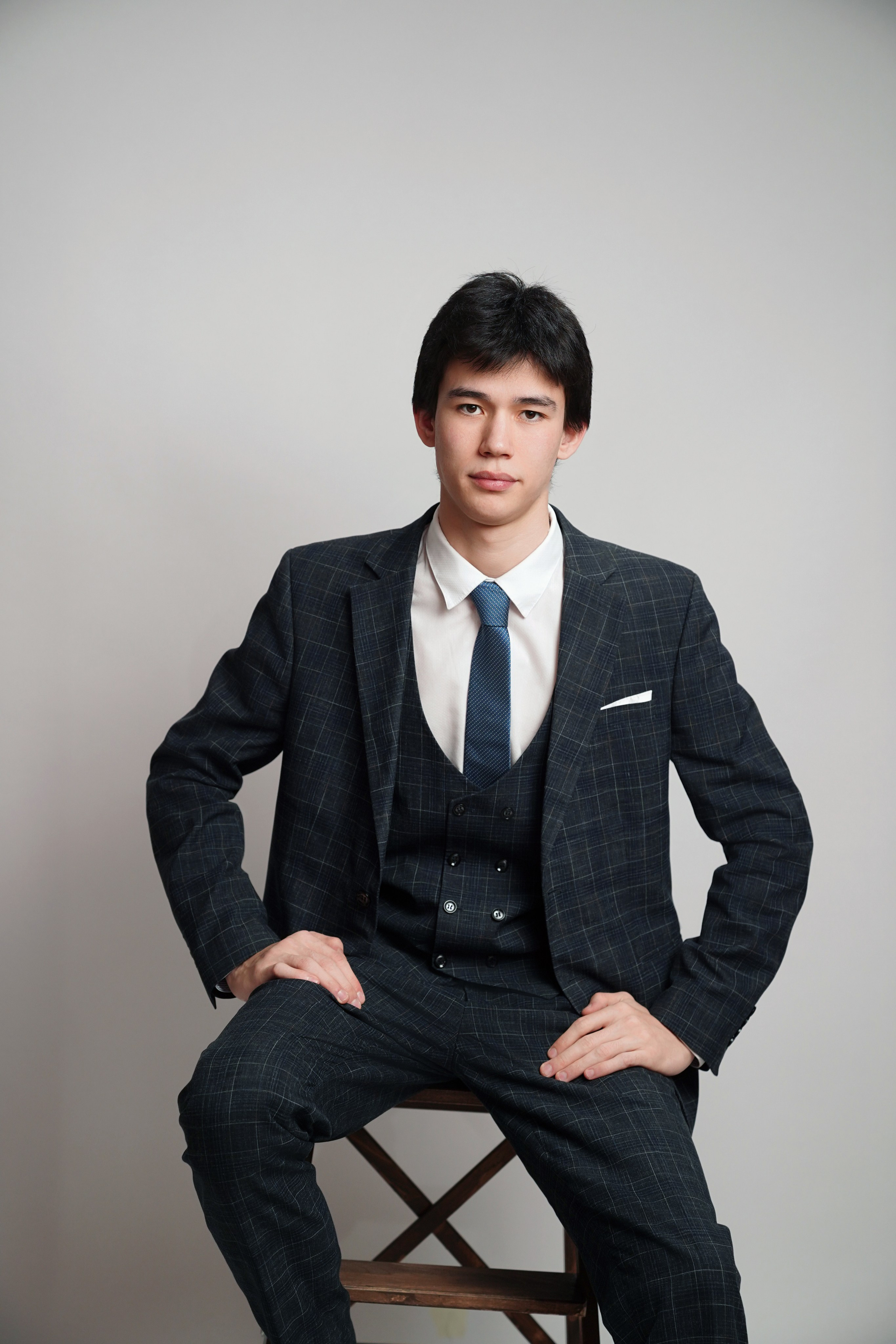 Стиль портрета в студии. GOTRA — выпускные альбомы в Тюмени