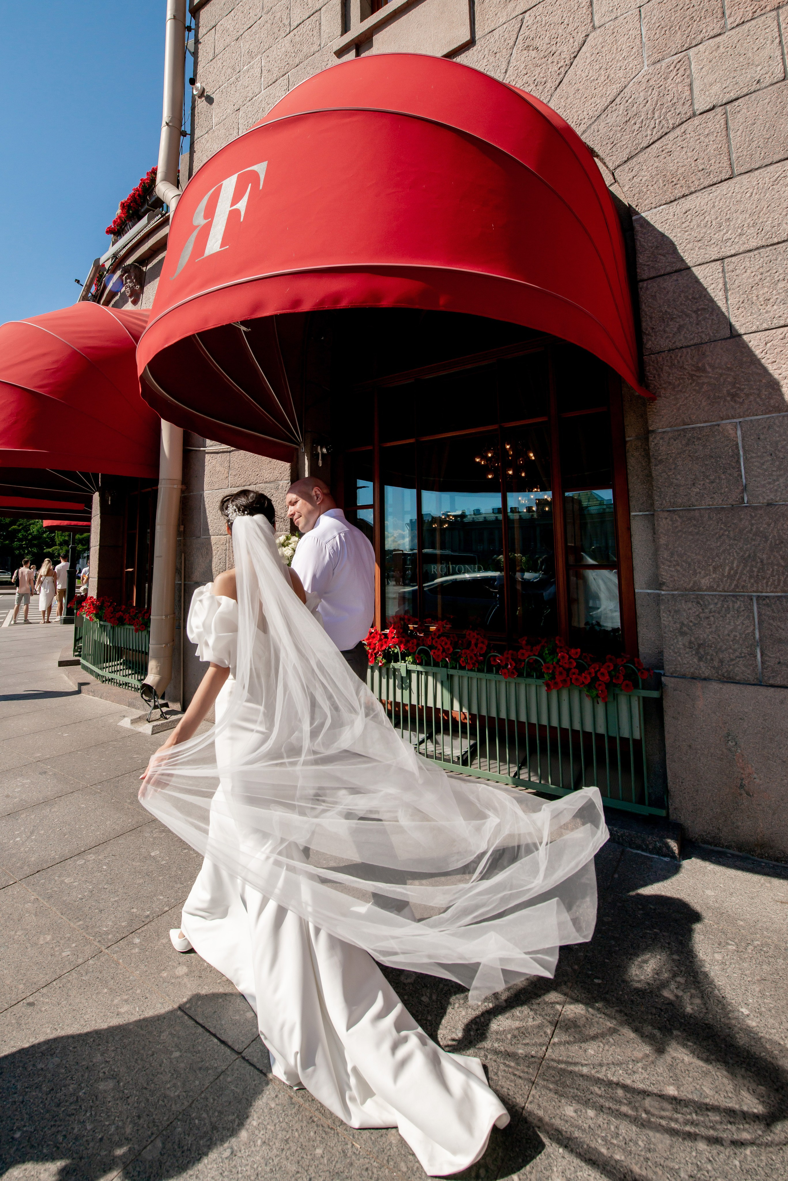Летняя свадьба В Санкт-Петербурге и красивой выездной регистрацией Даши и Саши. Воздушная свадебная фотосессия в Петербурге. Портретный, семейный и свадебный фотограф в Санкт-Петербурге и в Пушкине Ширяев Денис