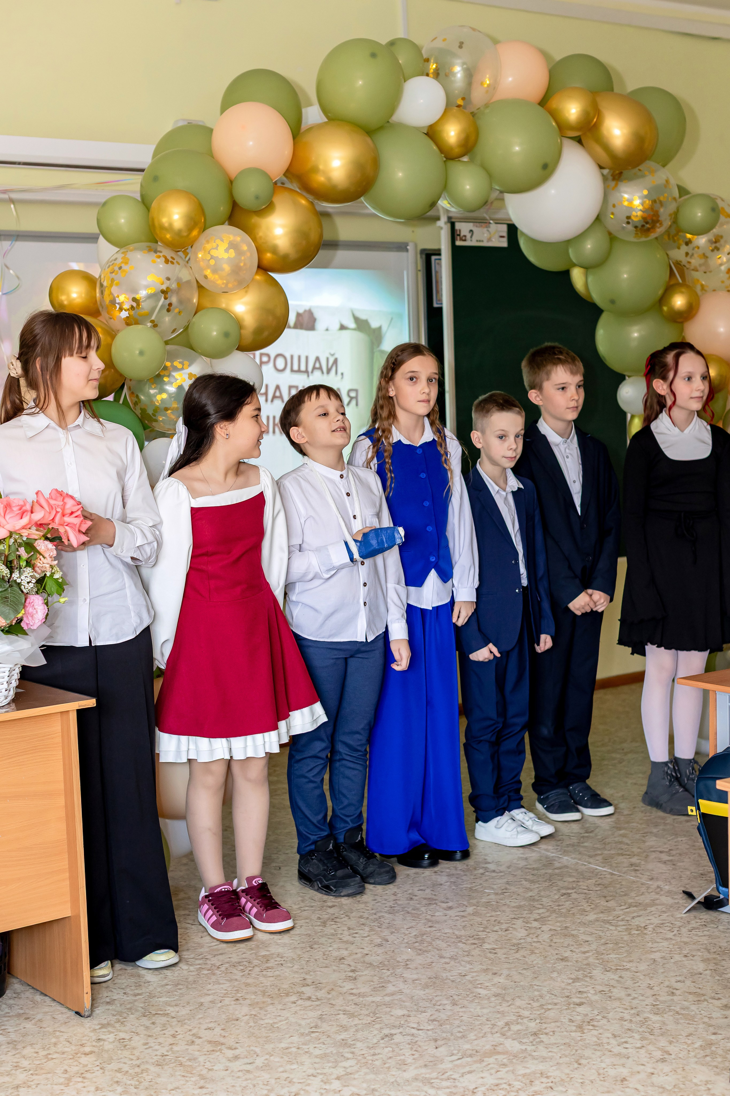 Выпускной в начальной школе в классе. Фотограф и видеограф Москва. Свадебный фотограф, видеограф. Выпускные альбомы. Оживающие альбомы