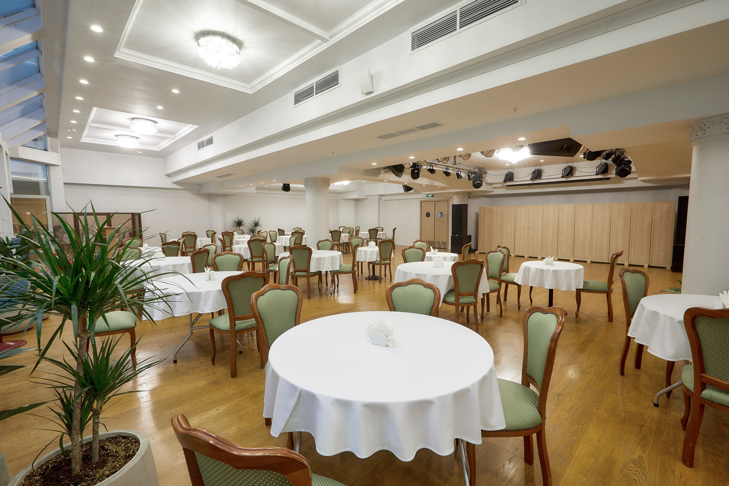 Деловая фотосъемка, предметная, студийный портрет. Рекламная фотосессия. ФОТОуслуги для бизнеса, имиджевая фото-видео съемка. Фотограф, фотопроекты Михаила Семенова в Ярославле. Фотошкола