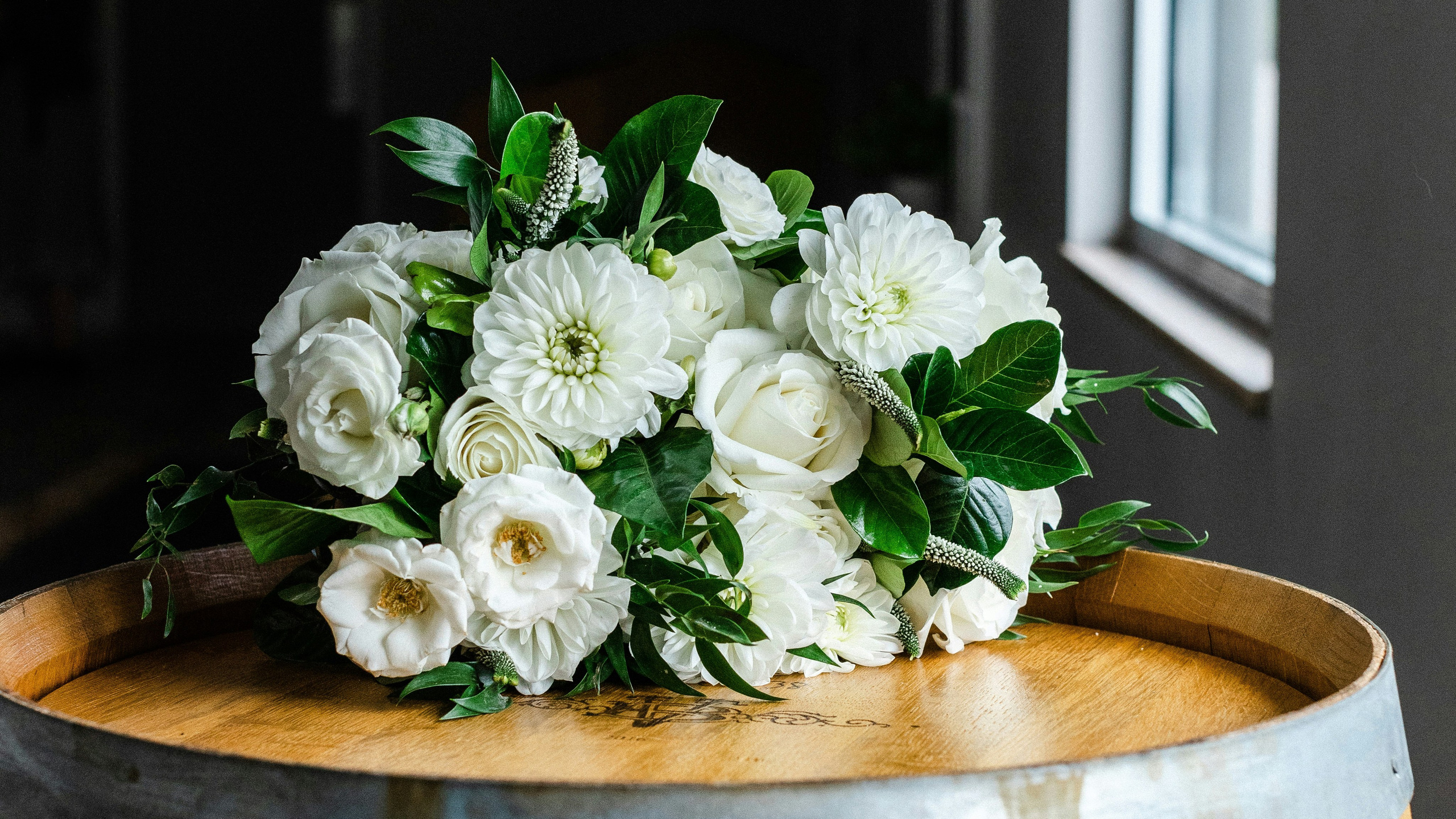 Нежный букет из тюльпанов в крафтовой упаковке