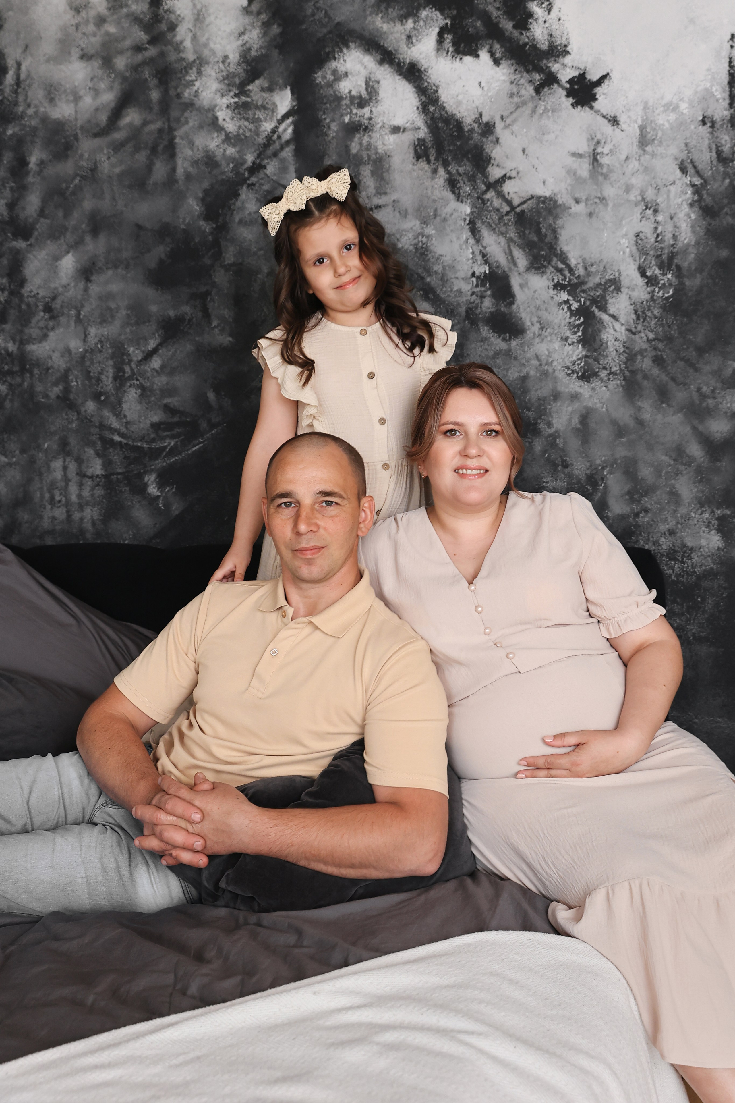 Семейная фотосессия в фотостудии. Марина Соколова. Контентный и семейный фотограф г. Красноярск