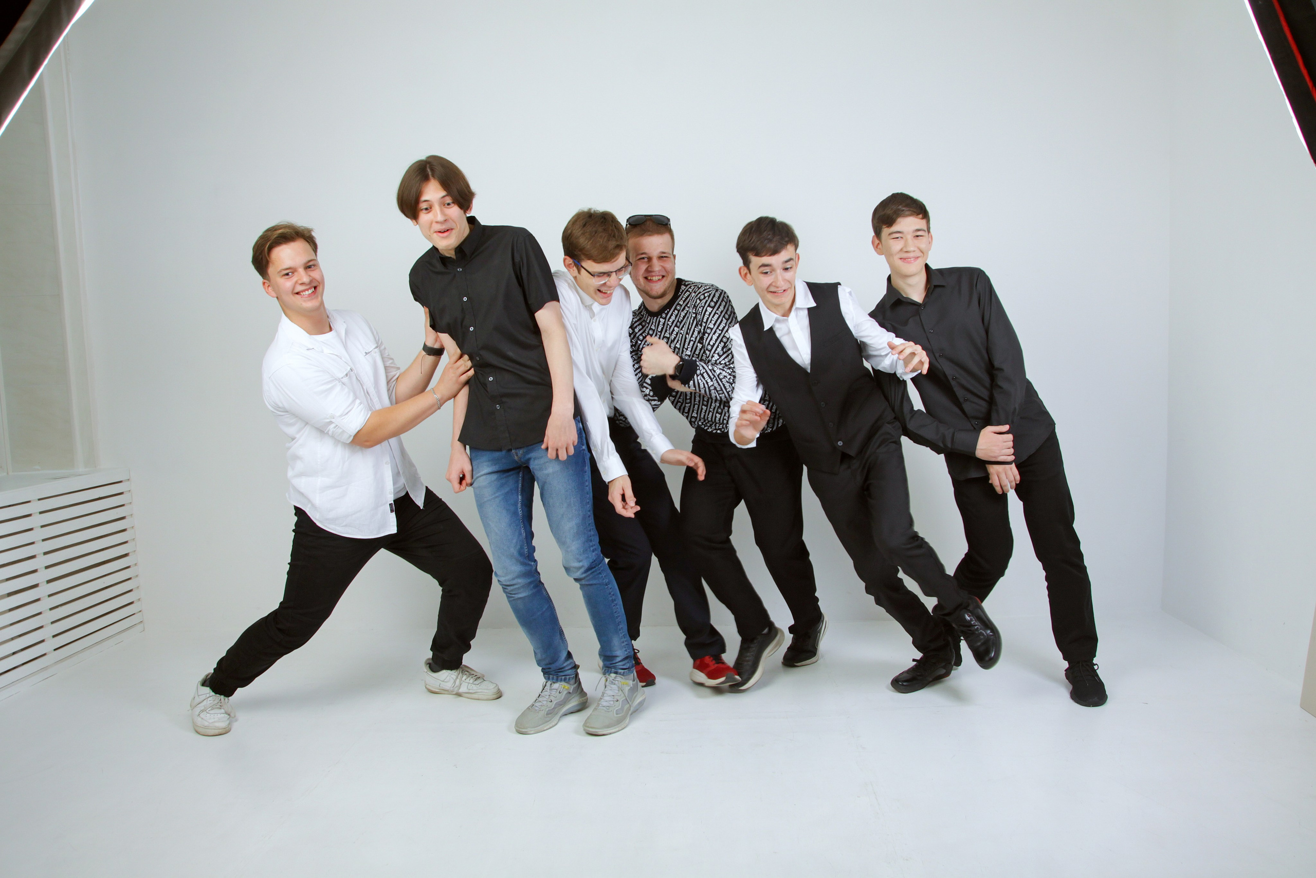 Съемка старшеклассников в студии «СОВА» г. Таганрог. Выпускные альбомы в Таганроге и Ростовской Области