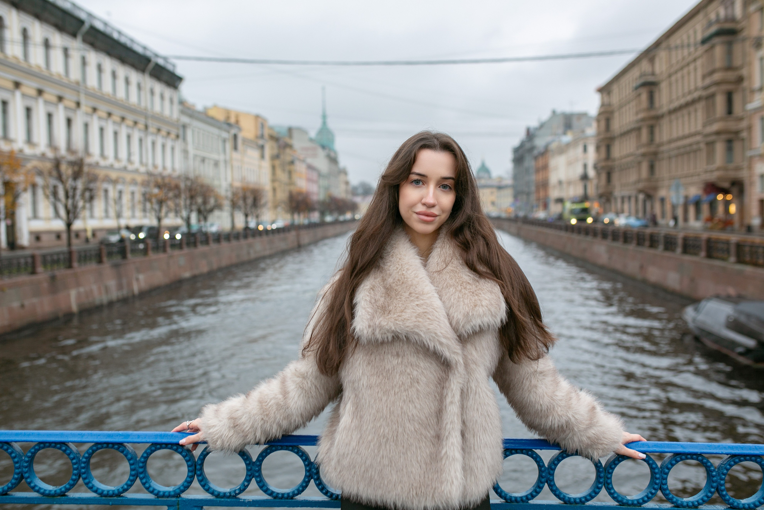 Фотопрогулка на синем мостике в СПб