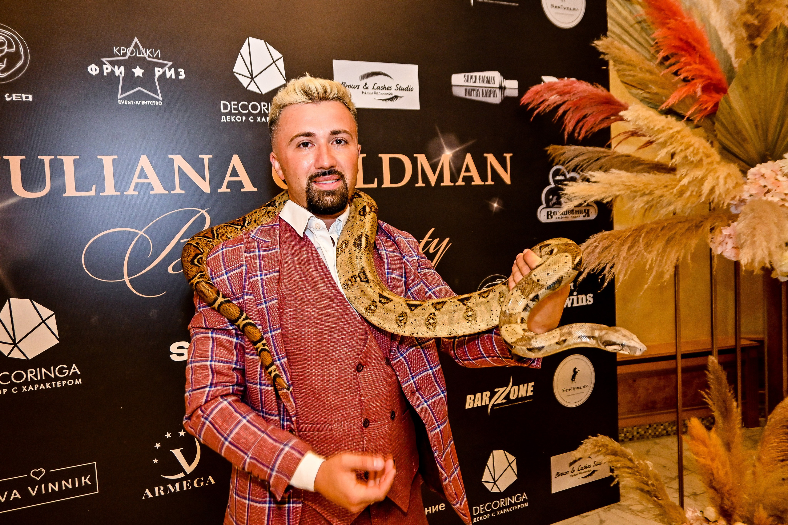 СЪЕМКИ при проекте «4 ЖЕНЫ». ТВ «ПЯТНИЦА». Фотограф для бизнесконтента, репортажей и семейного альбома в Москве