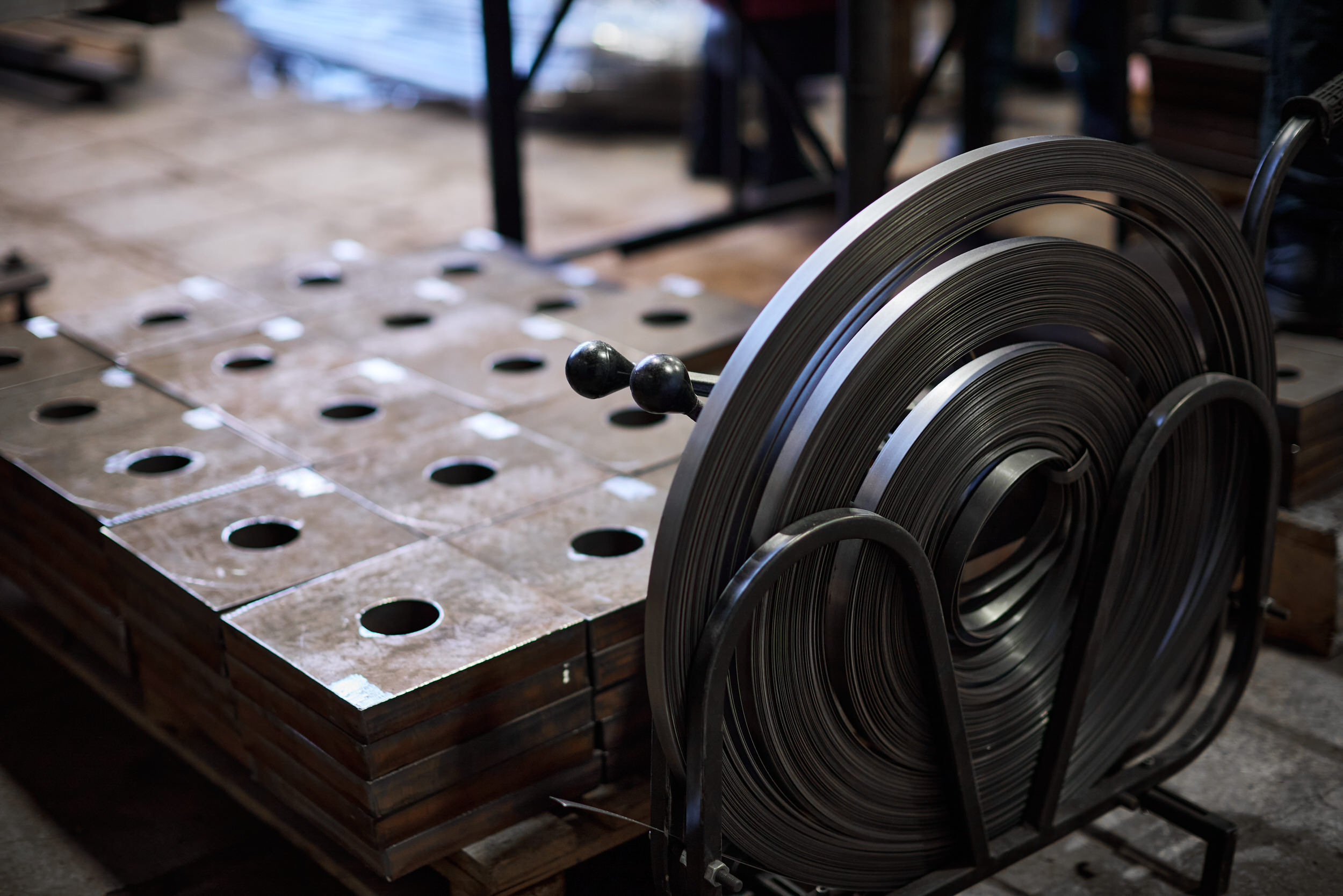 Съемка с производства строительного крепежа. Контент для бизнеса в Екатеринбурге Полдень Медиа