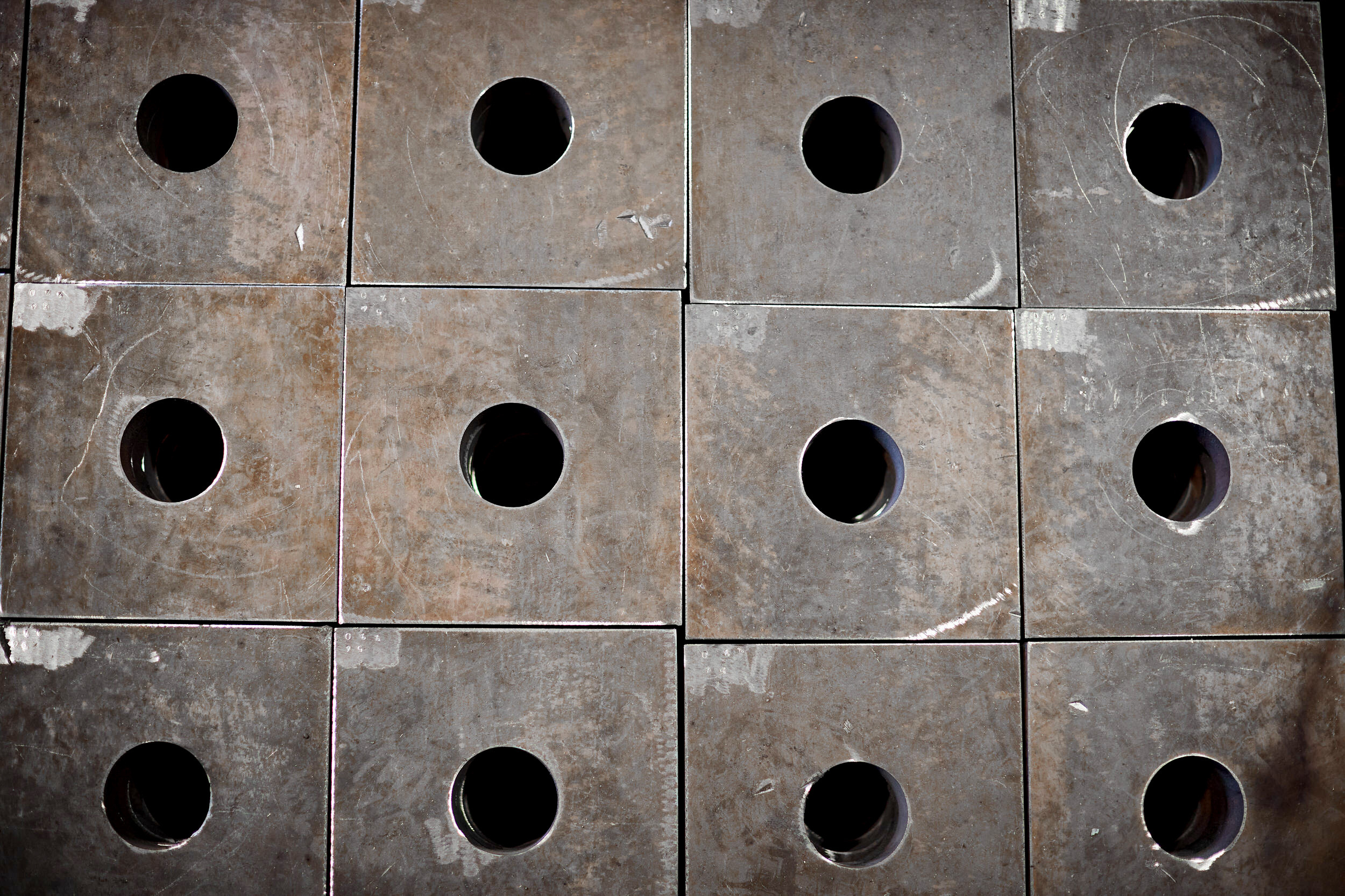 Съемка с производства строительного крепежа. Контент для бизнеса в Екатеринбурге Полдень Медиа