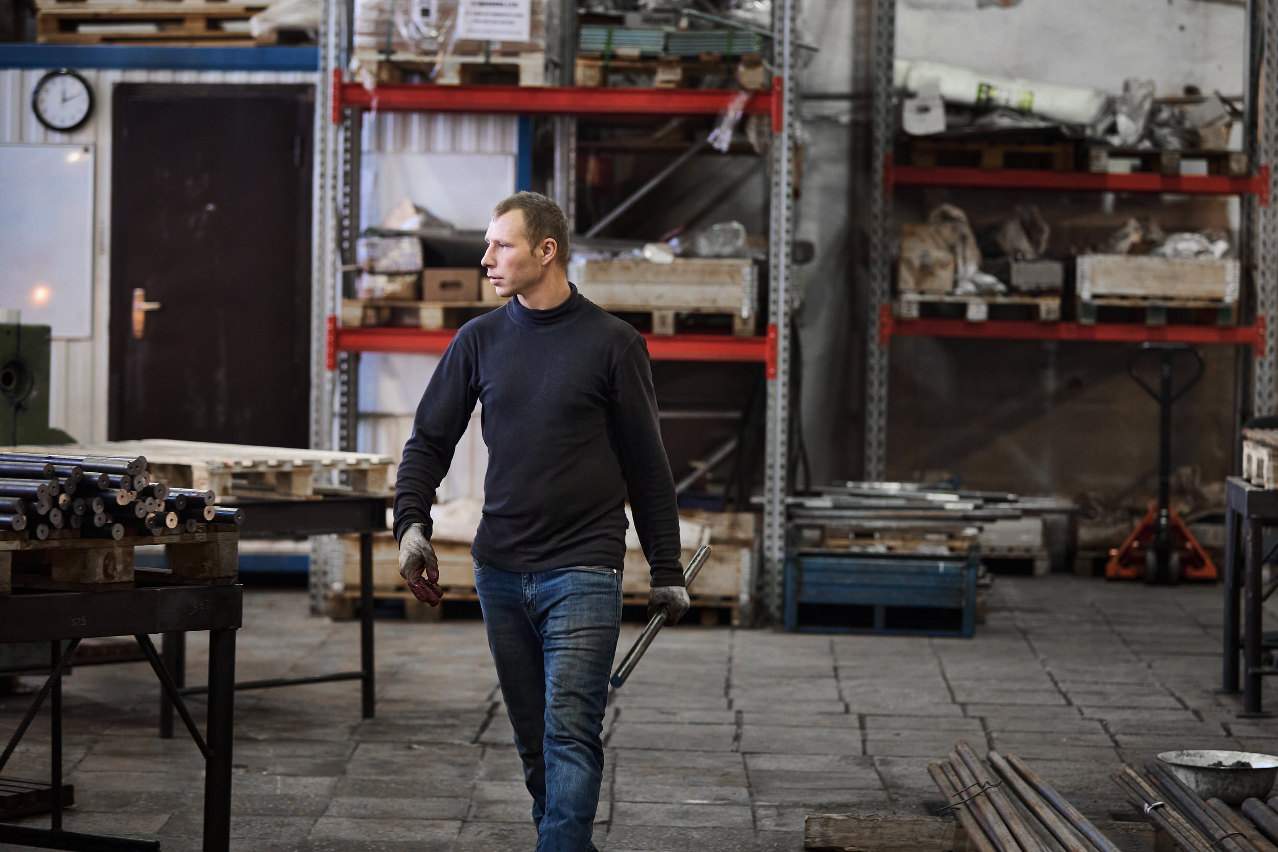 Съемка с производства строительного крепежа. Контент для бизнеса в Екатеринбурге Полдень Медиа