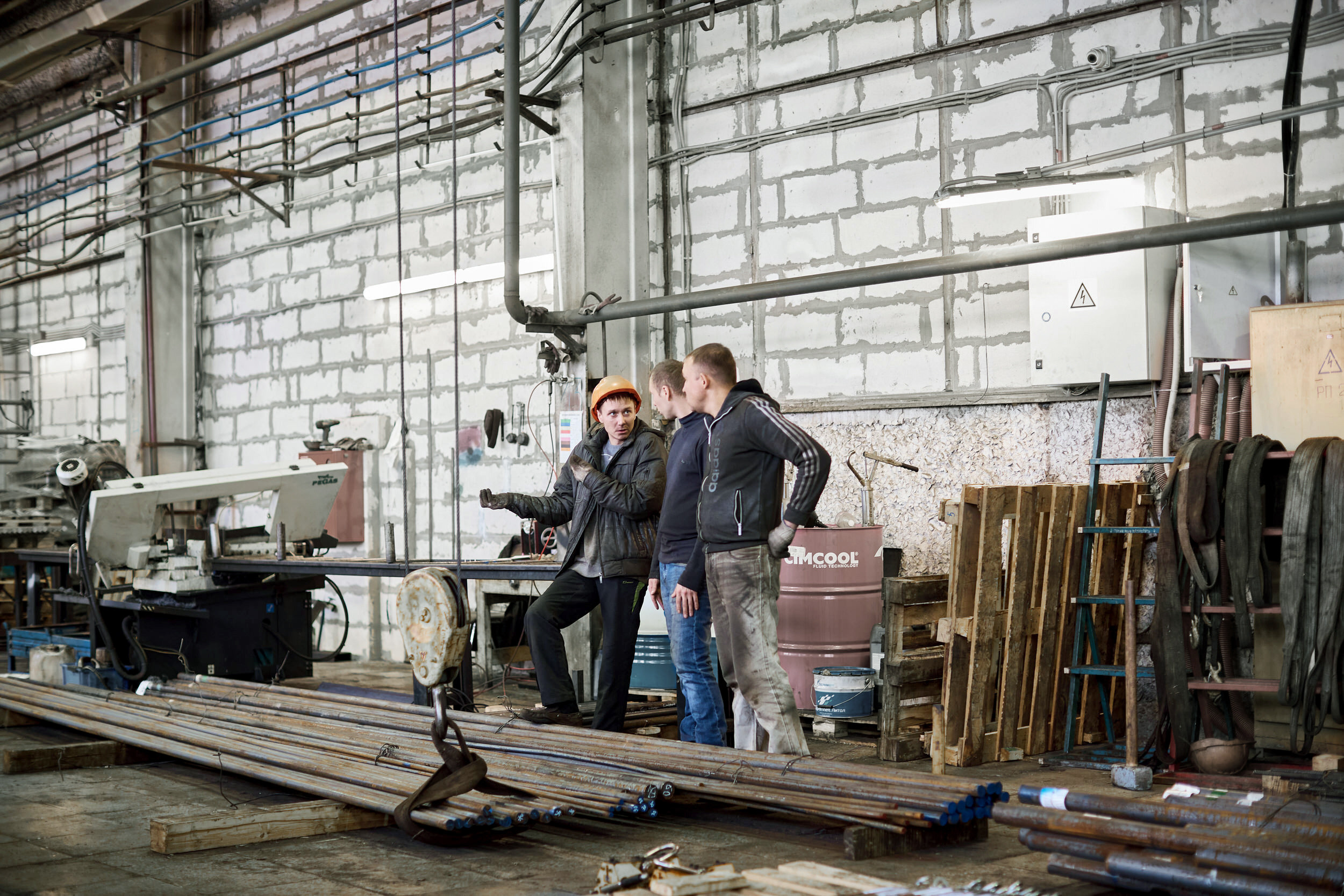 Съемка с производства строительного крепежа. Контент для бизнеса в Екатеринбурге Полдень Медиа