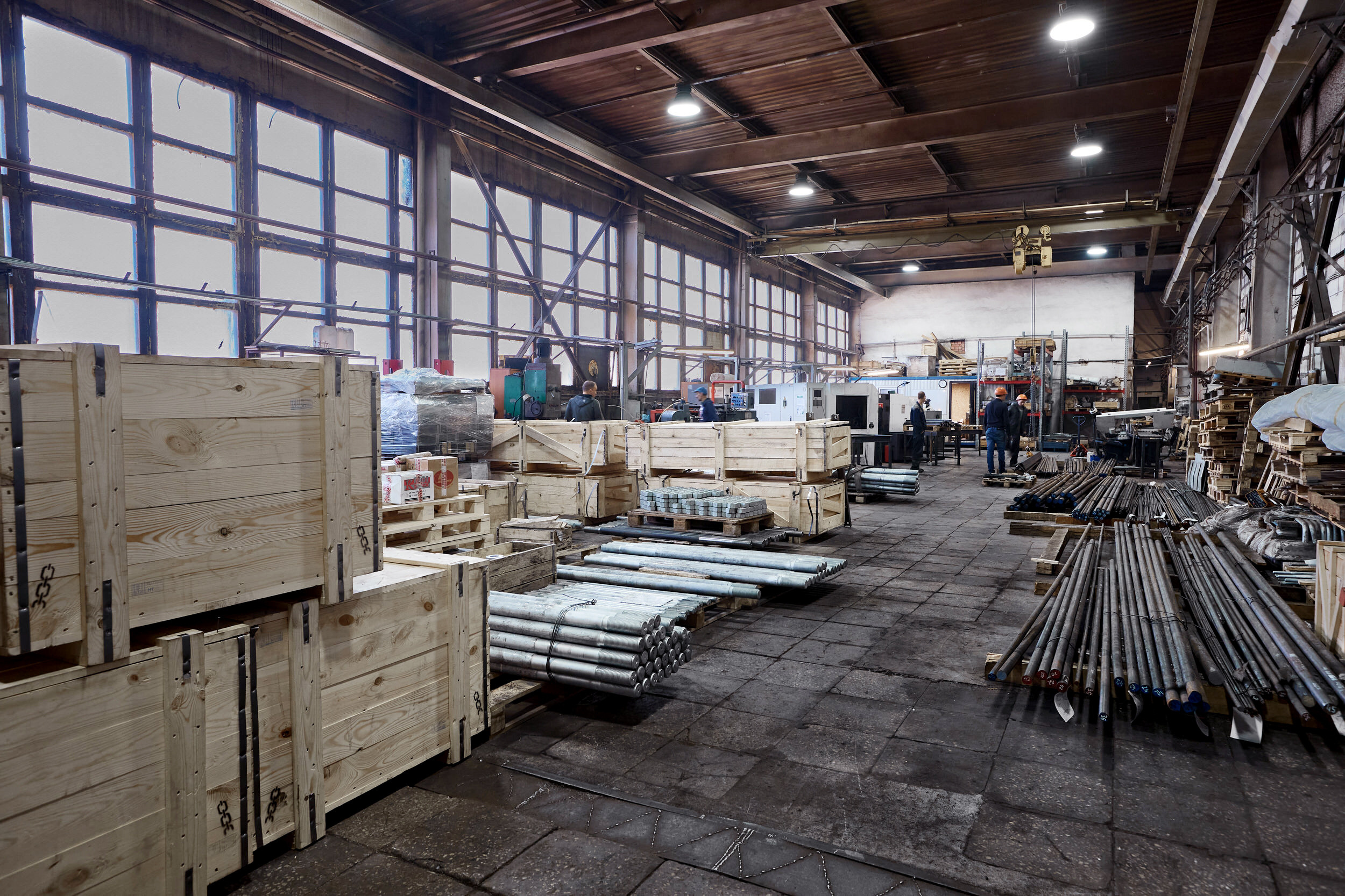 Съемка с производства строительного крепежа. Контент для бизнеса в Екатеринбурге Полдень Медиа