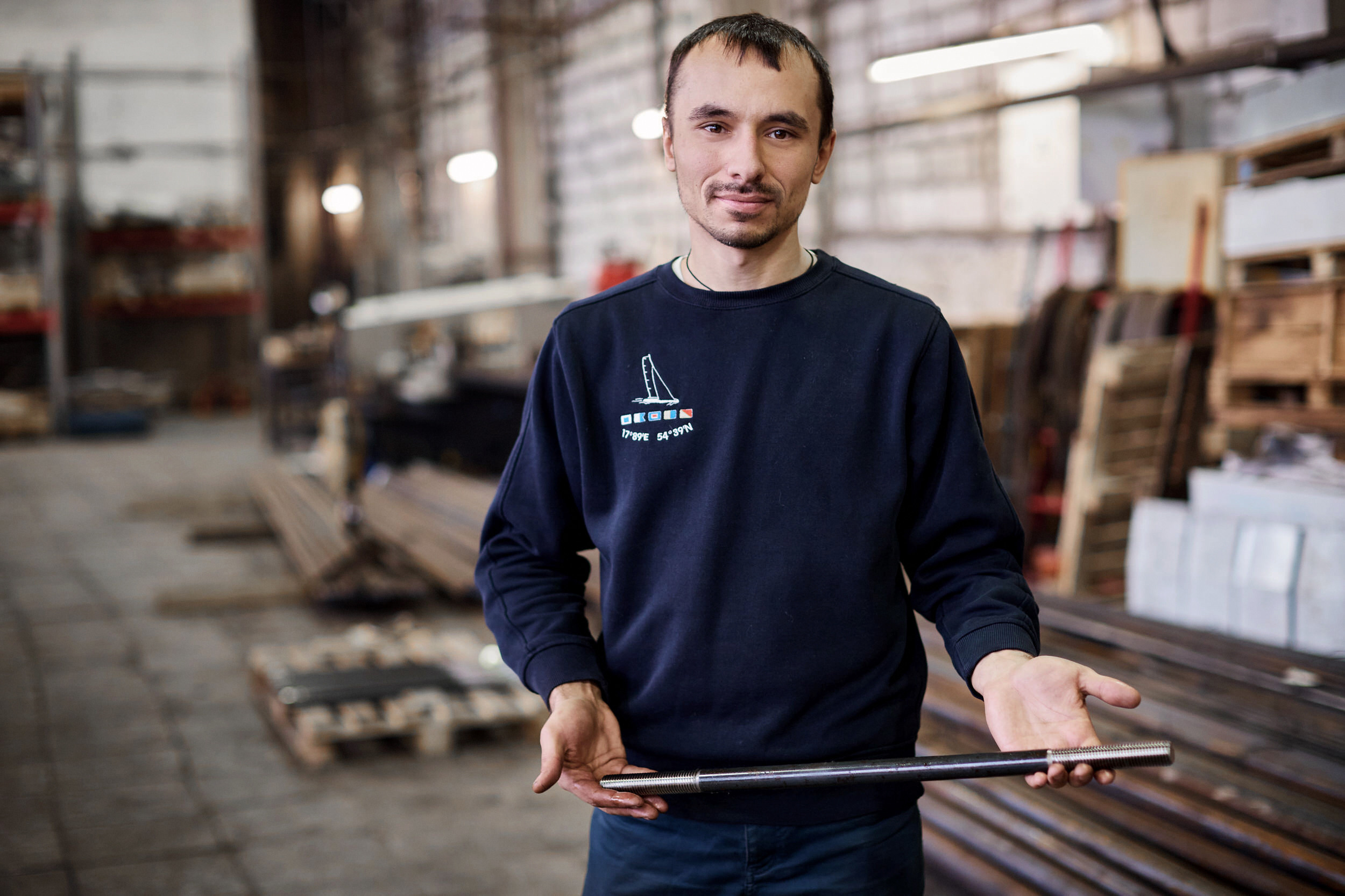 Съемка с производства строительного крепежа. Контент для бизнеса в Екатеринбурге Полдень Медиа