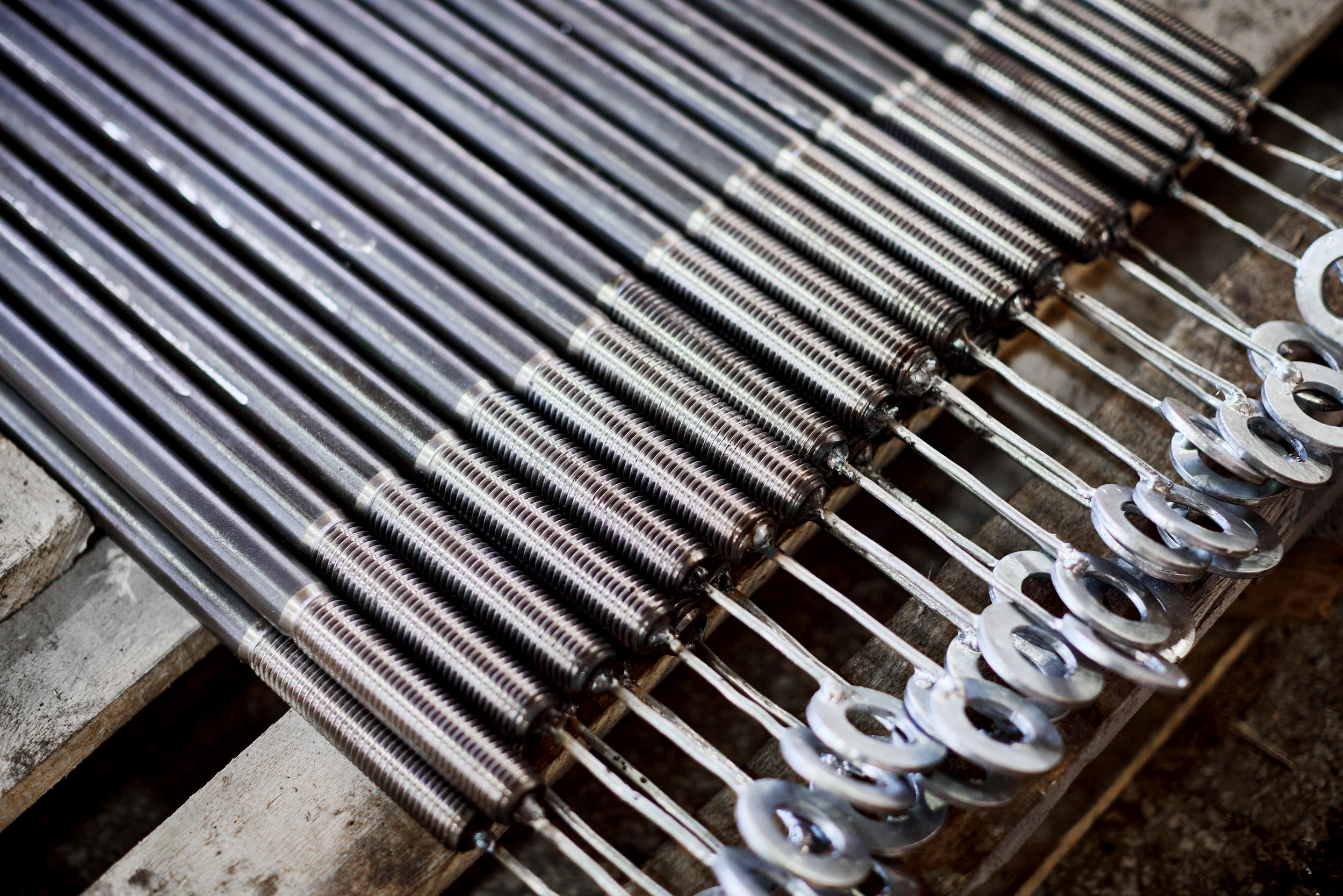 Съемка с производства строительного крепежа. Контент для бизнеса в Екатеринбурге Полдень Медиа