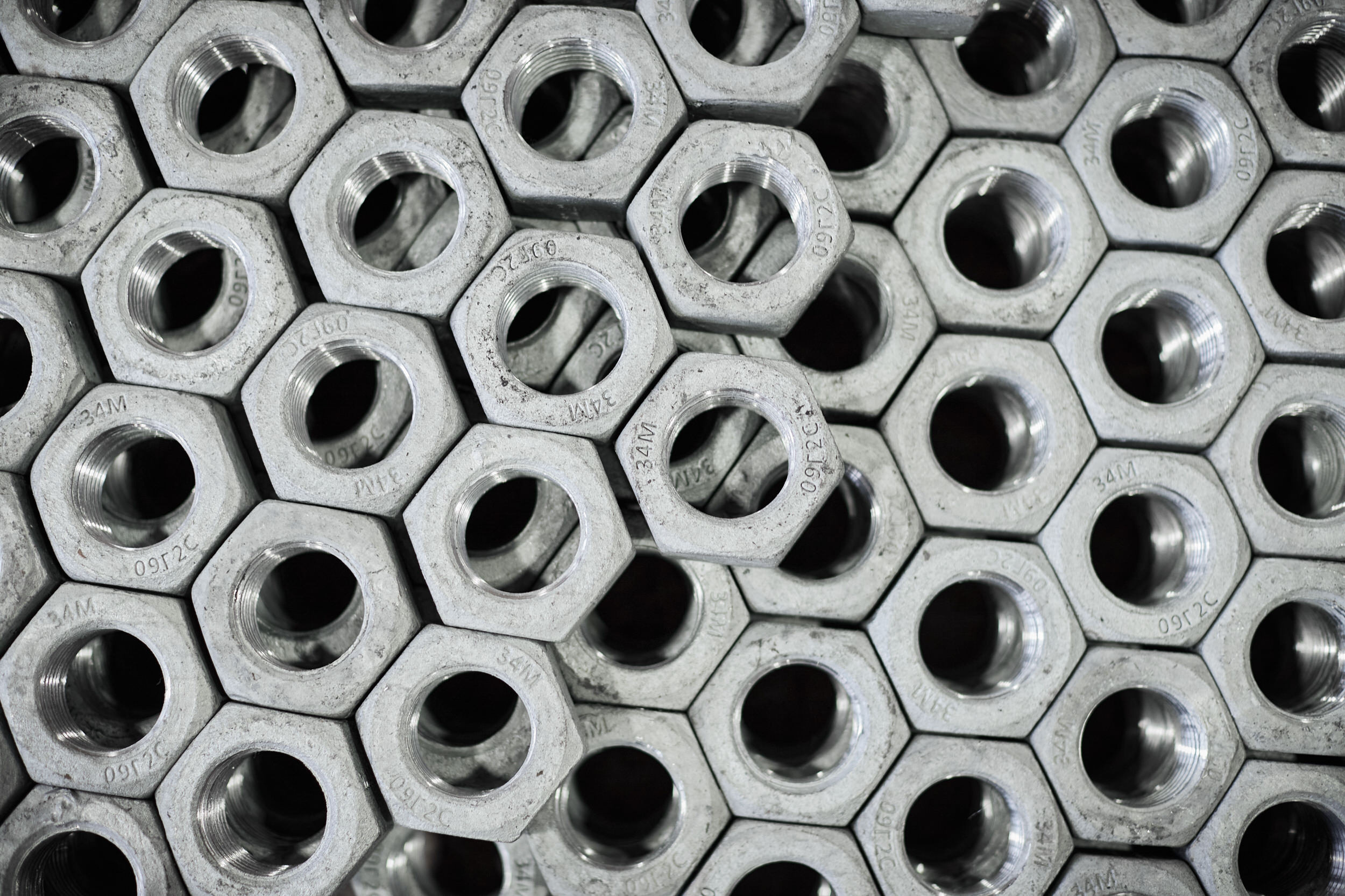 Съемка с производства строительного крепежа. Контент для бизнеса в Екатеринбурге Полдень Медиа