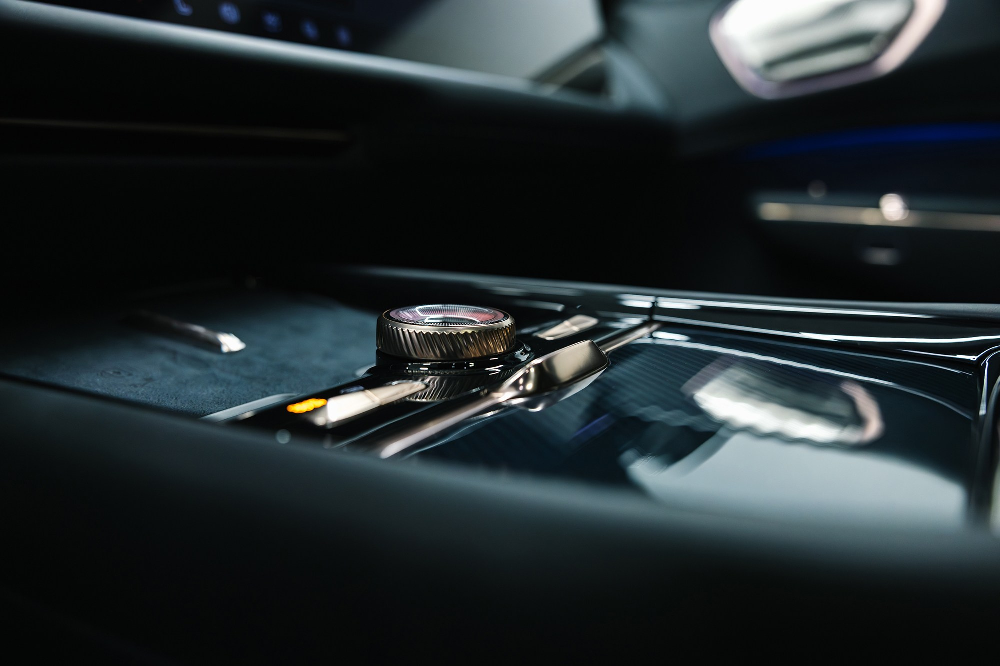 Lynk & Co 900 Ultra 2,0hyb 4WD AT (734 л. с.). Автосалон «Х-Авто»