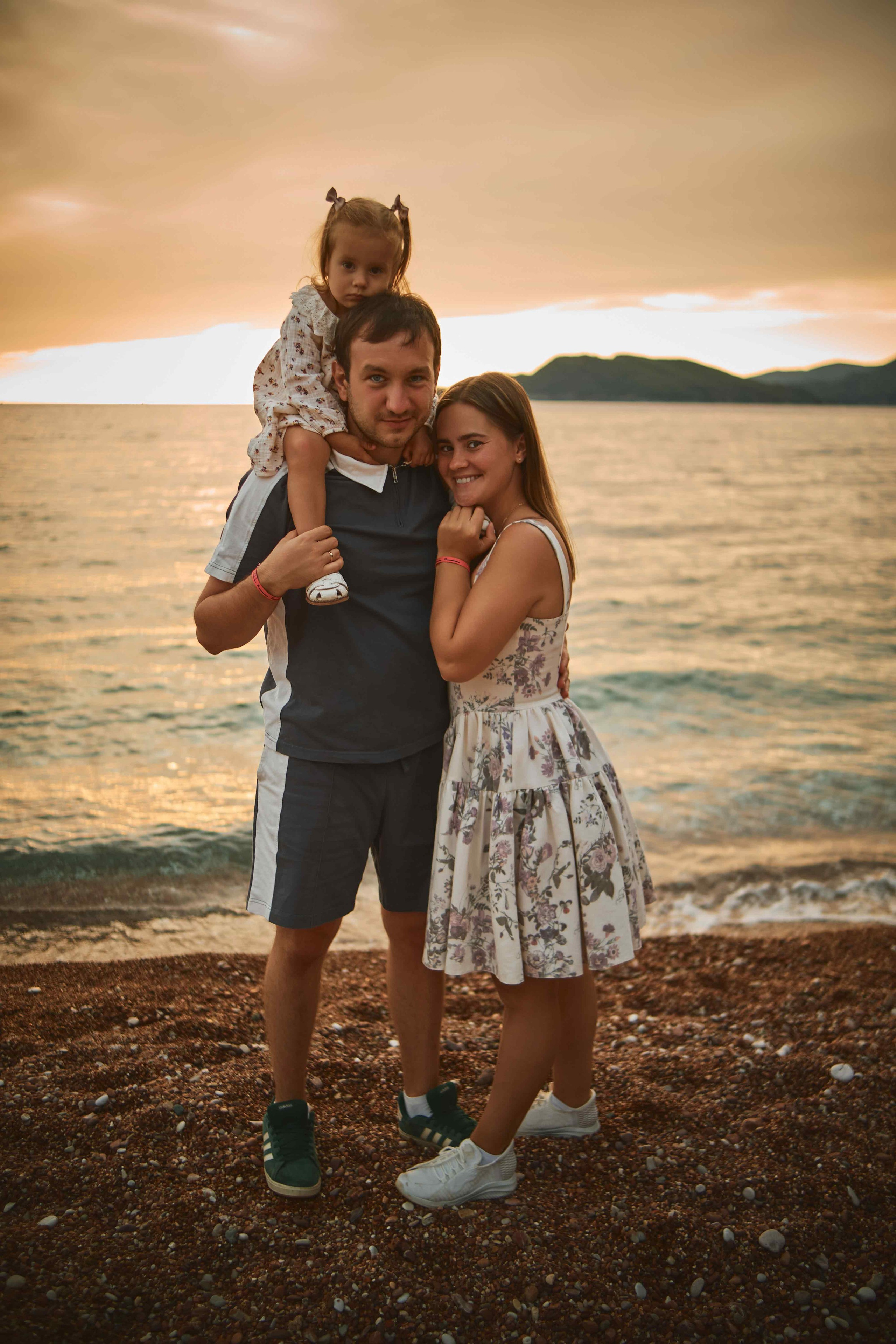 Семейная фотосессия в Черногории | Свети Стефан | 5 лет свадьбы — фотограф Эля Станевская