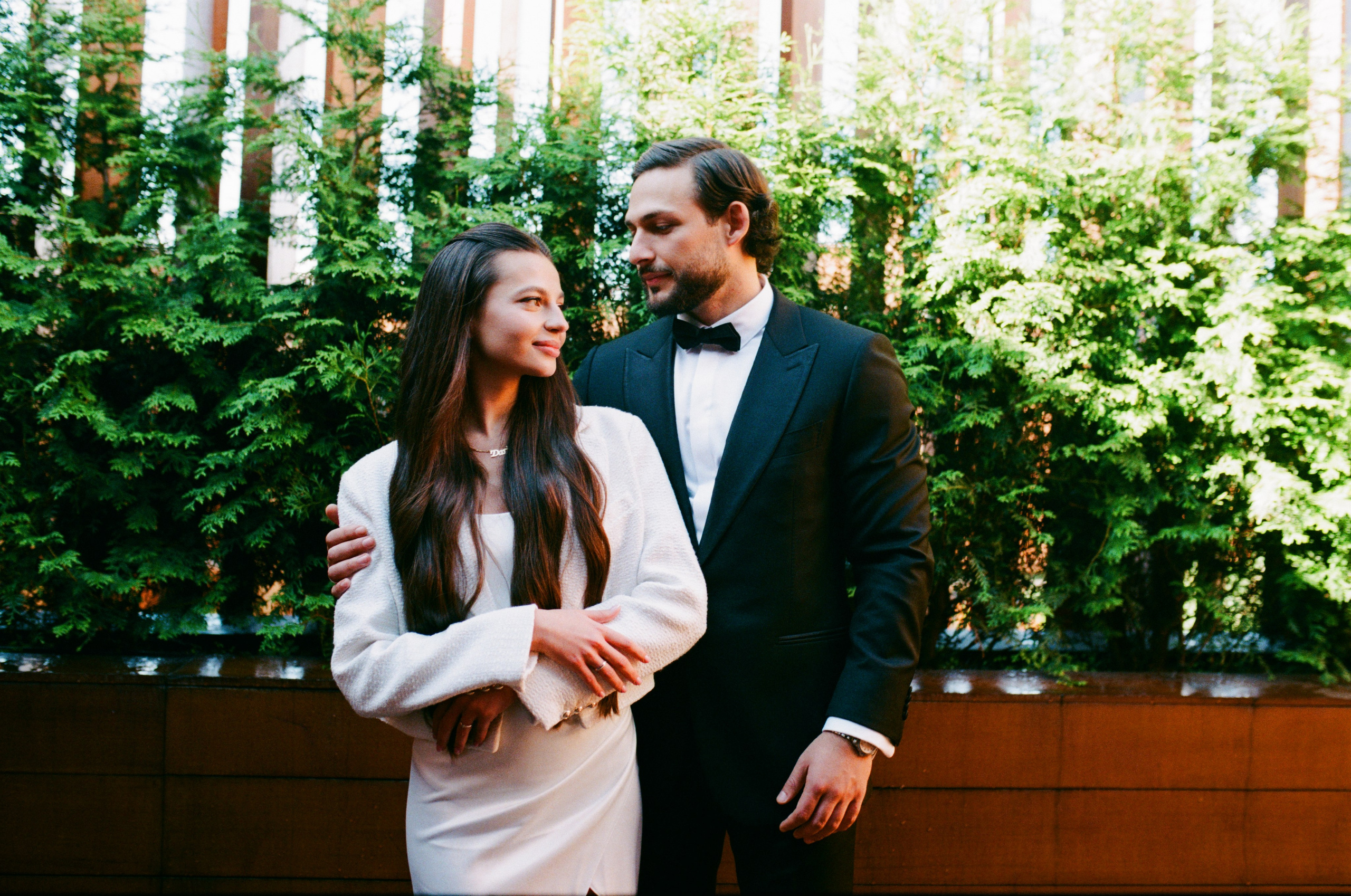 Портрет пары в день свадьбы на плёнку