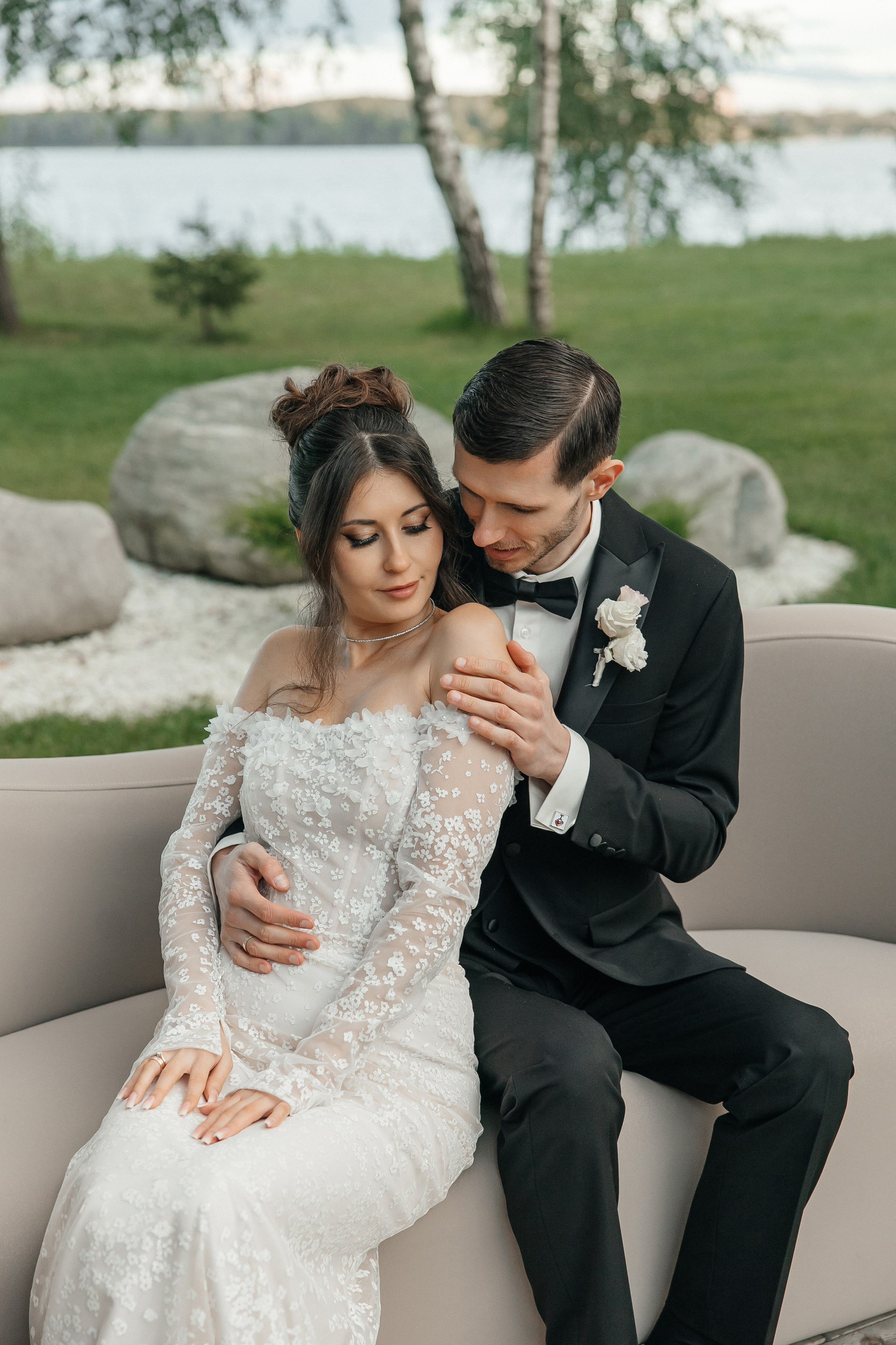 Свадебная фотосессия на площадке THE SUN LAKE VERANDA на озере Сенеж Солнечногорск