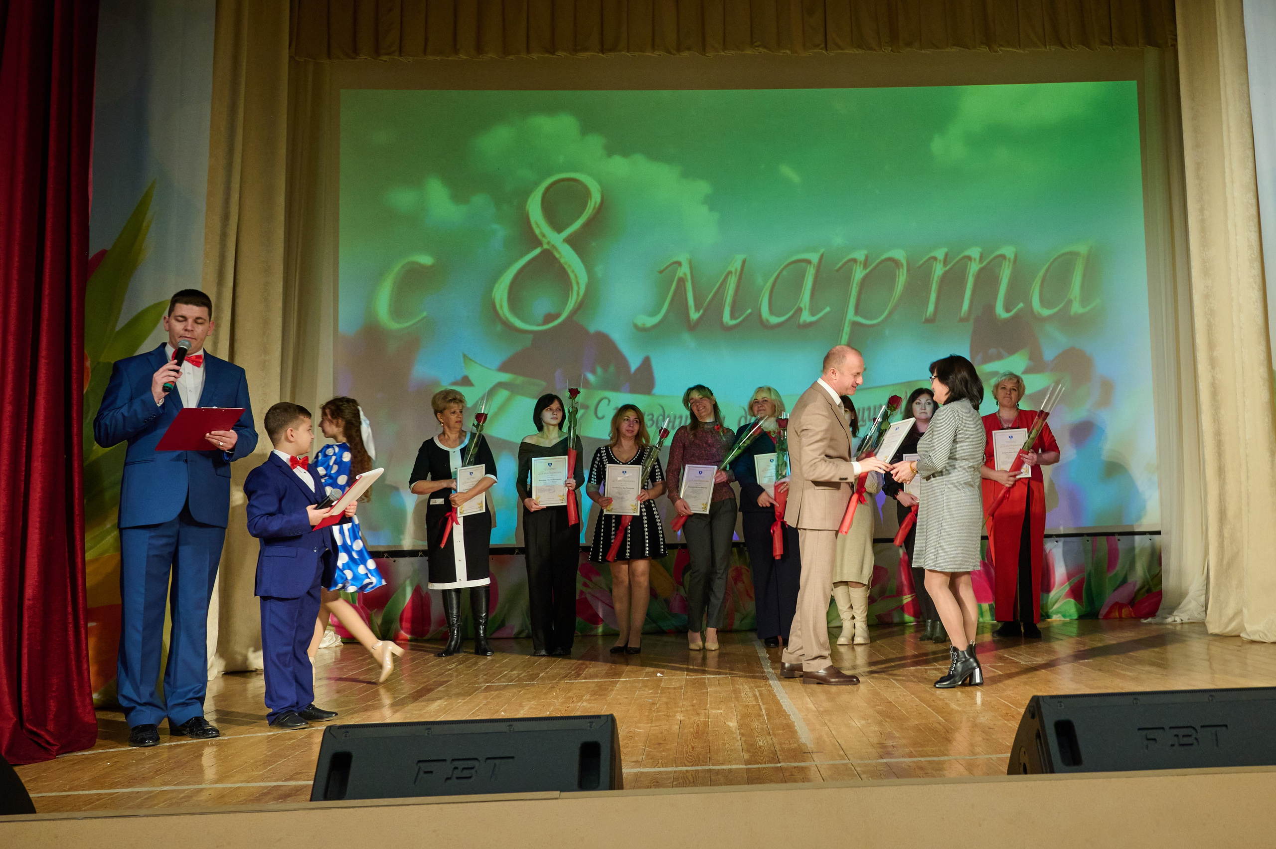 8 марта ДК Кабардинка. Жизнь курорта Кабардинка в фотографиях