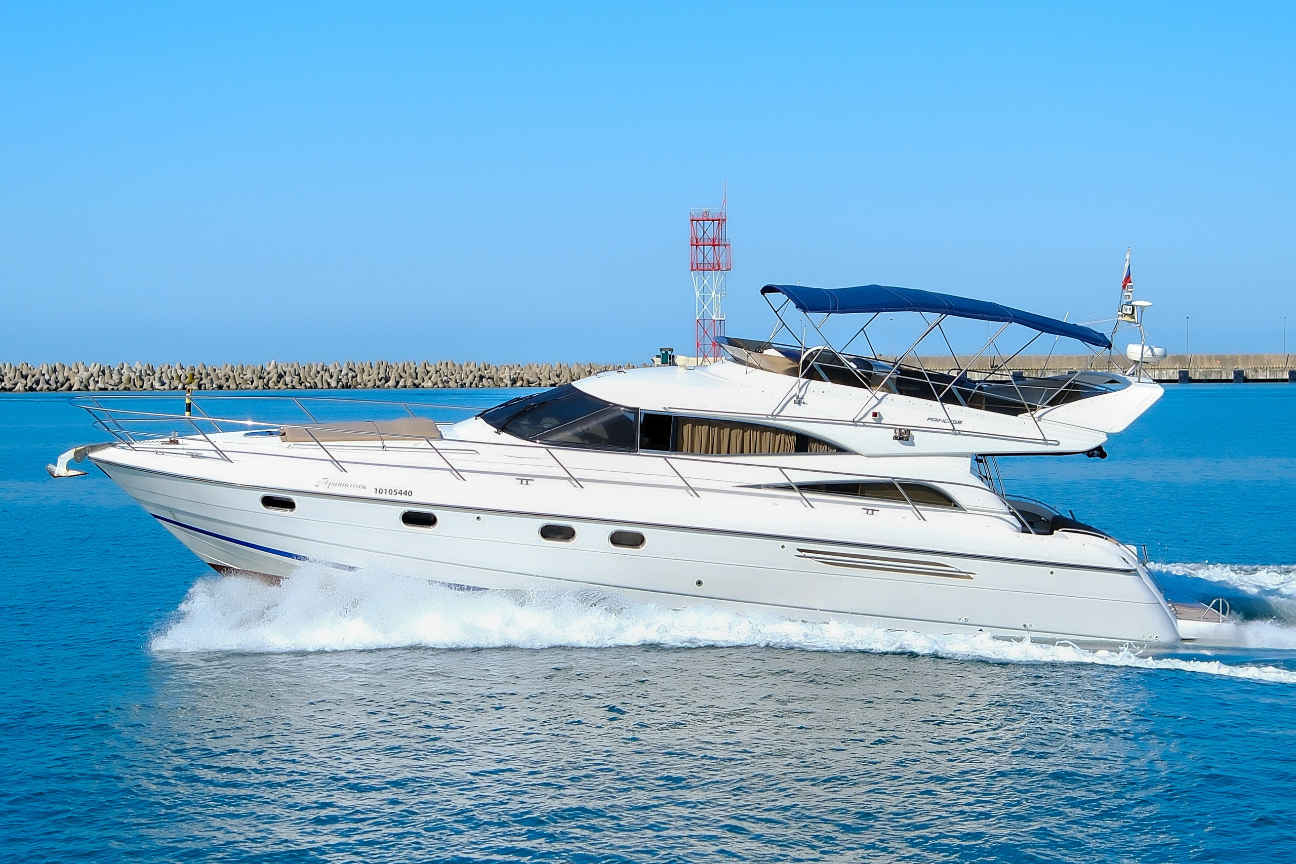 Яхта Принцесса 56 Аренда Яхты в Сочи Яхтанаморе YACHTNAMORE YACHTANAMORE