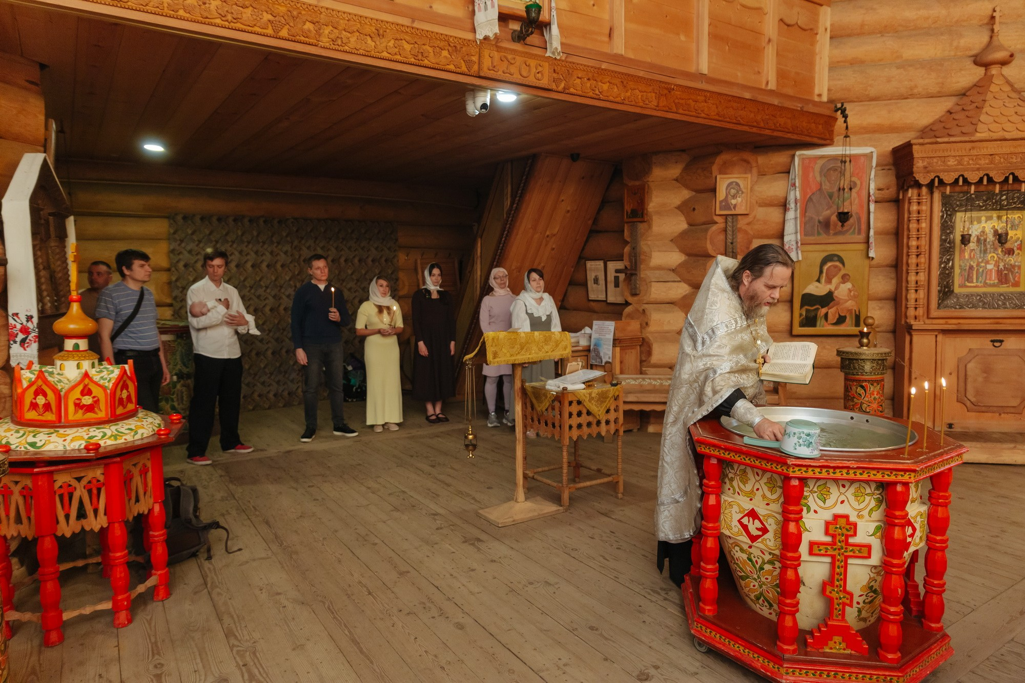 Крещение Храм Покрова Пресвятой Богородицы в парковом комплексе Усадьба Богословка, где лучше крестить в Питере, как записаться на крещение, лучший храм, церковь, собор для крещения, фотограф на крещение СПб