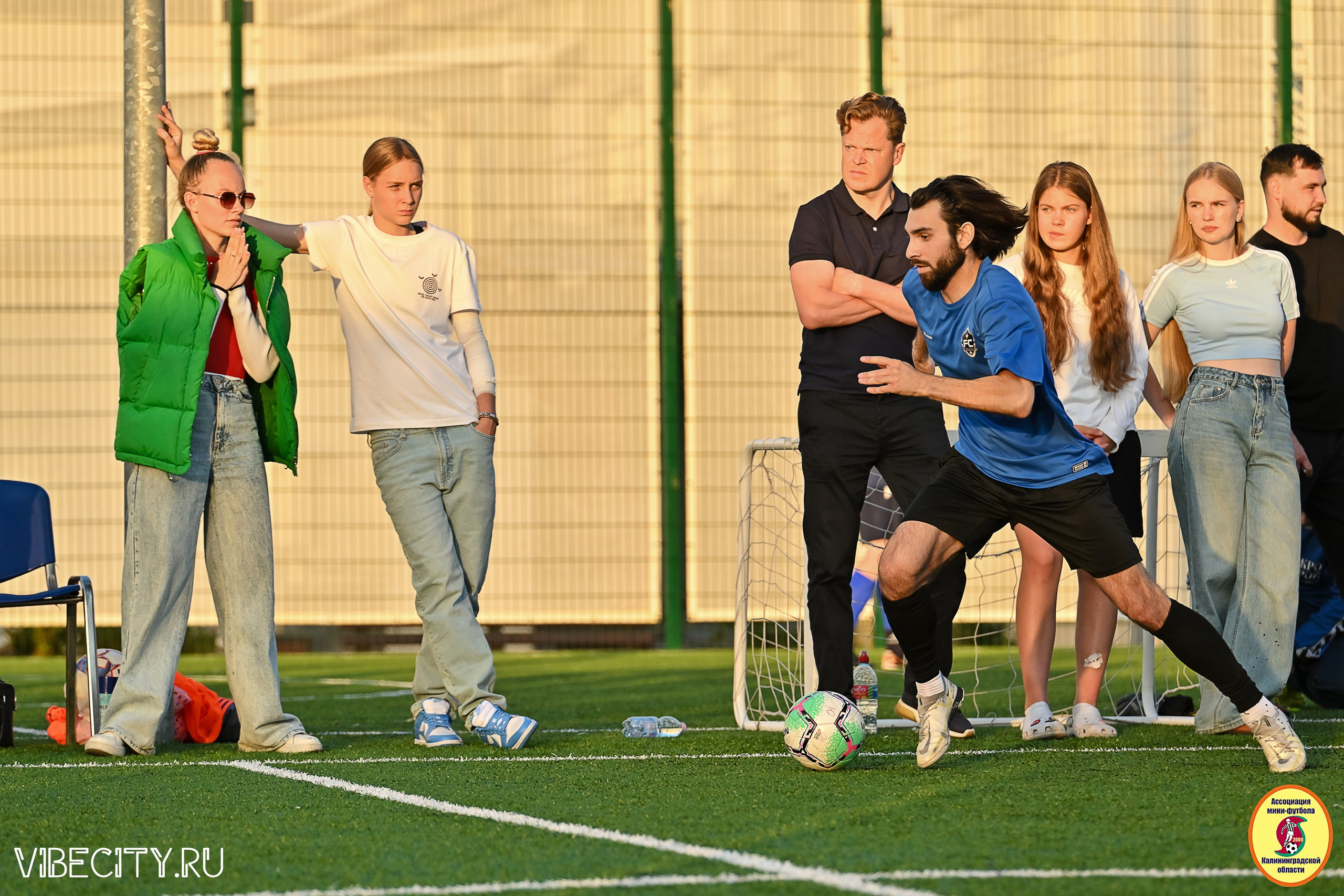 ИГРЫ МИНИ-ФУТБОЛЬНОЙ И КОРПОРАТИВНОЙ ЛИГИ. VIBECITY.RU Вайб Сити Ру Фоторепортажи Фотоотчеты Калининград