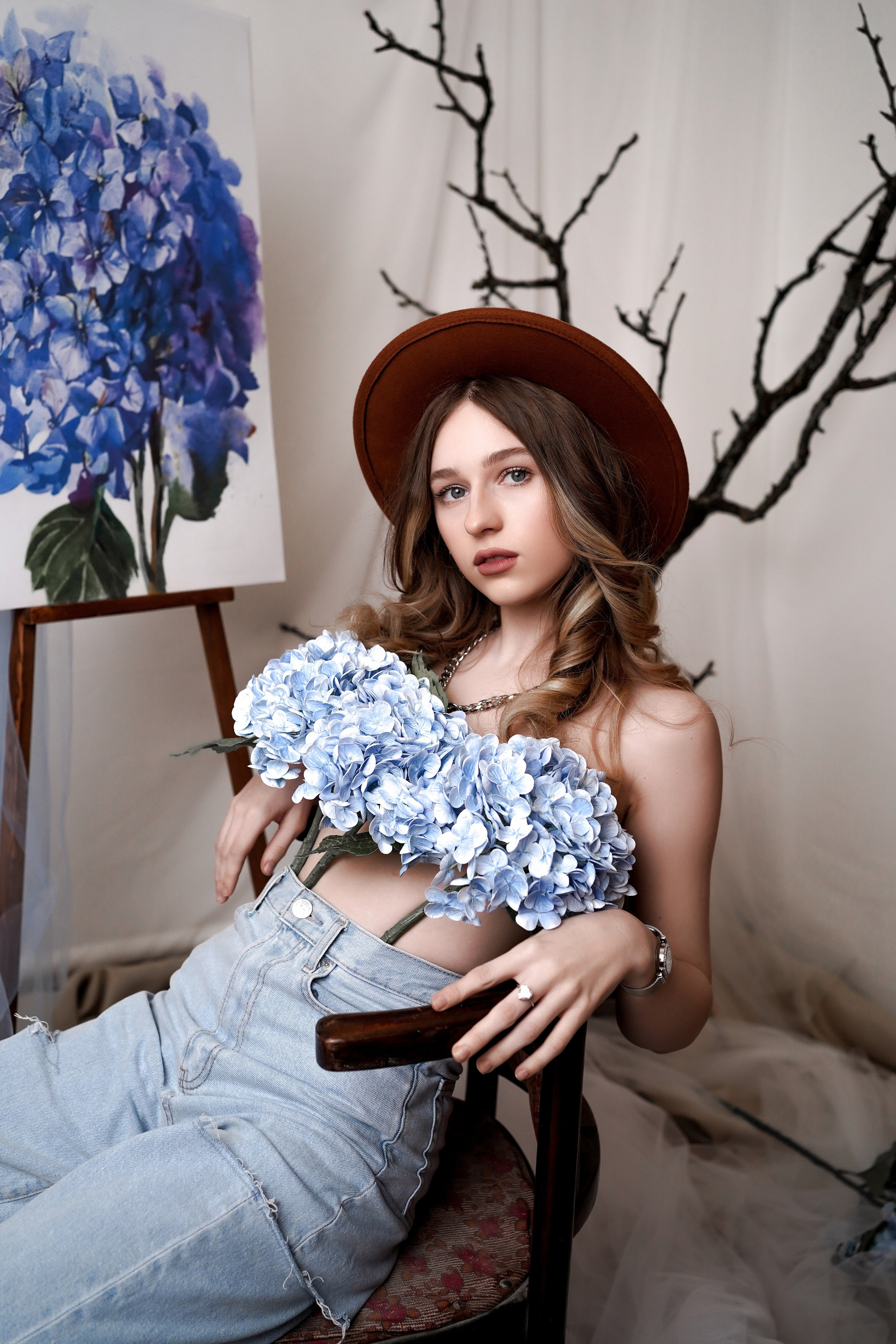 Женская фотосессия с гортензией в Ростове-на-Дону. Студийный фотограф Алёна Чёботова. Свадебный фотограф в Ростове-на-Дону. Таинство Крещения и Венчания, семейные фотосессии. Алёна Чёботова