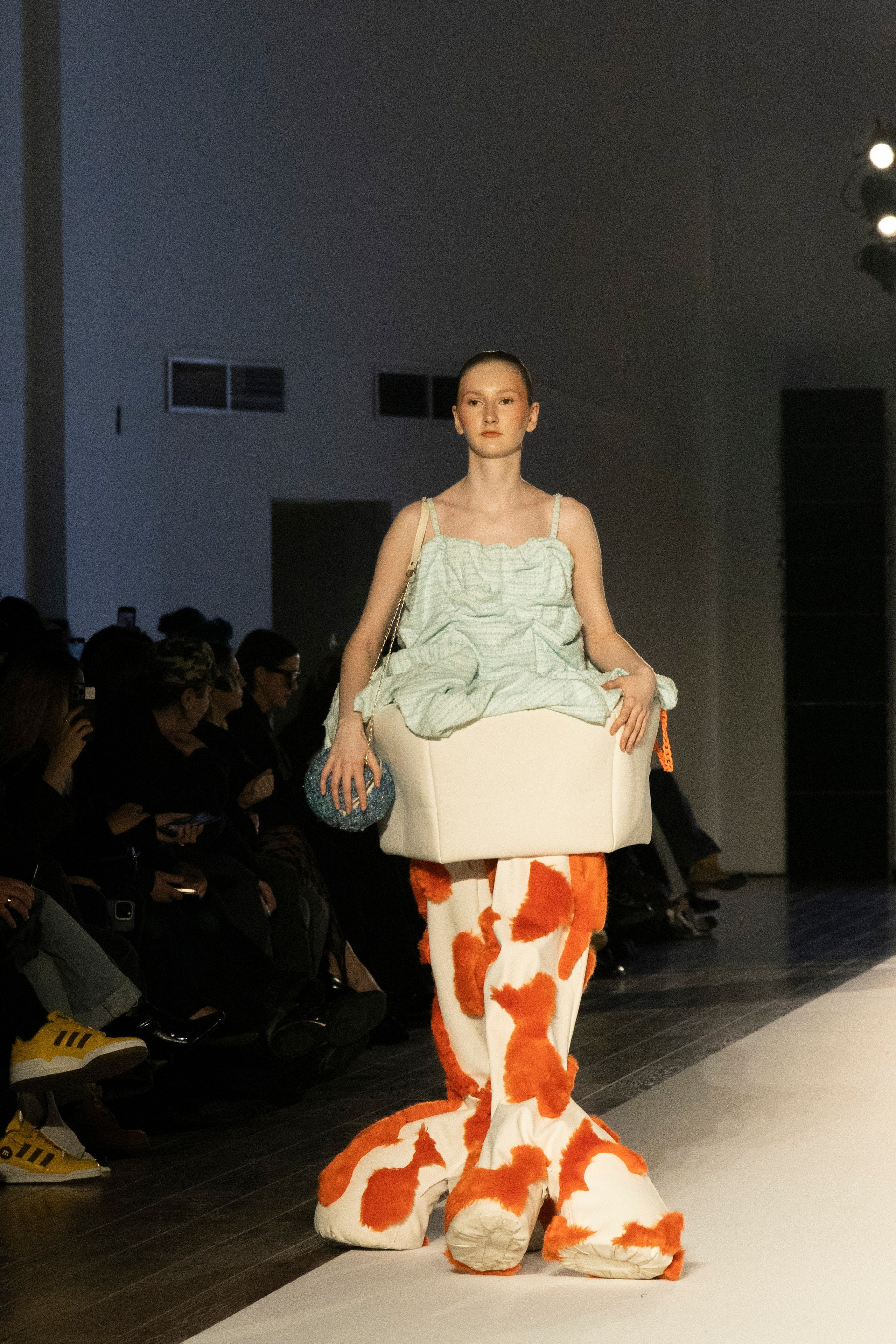 ДЛТ Собака.ru показ победителей конкурса «Новые имена в моде 2025». FOTOFAQ SKOOL г. Санкт-Петербург: очные, дистанционные и онлайн курсы фотографии