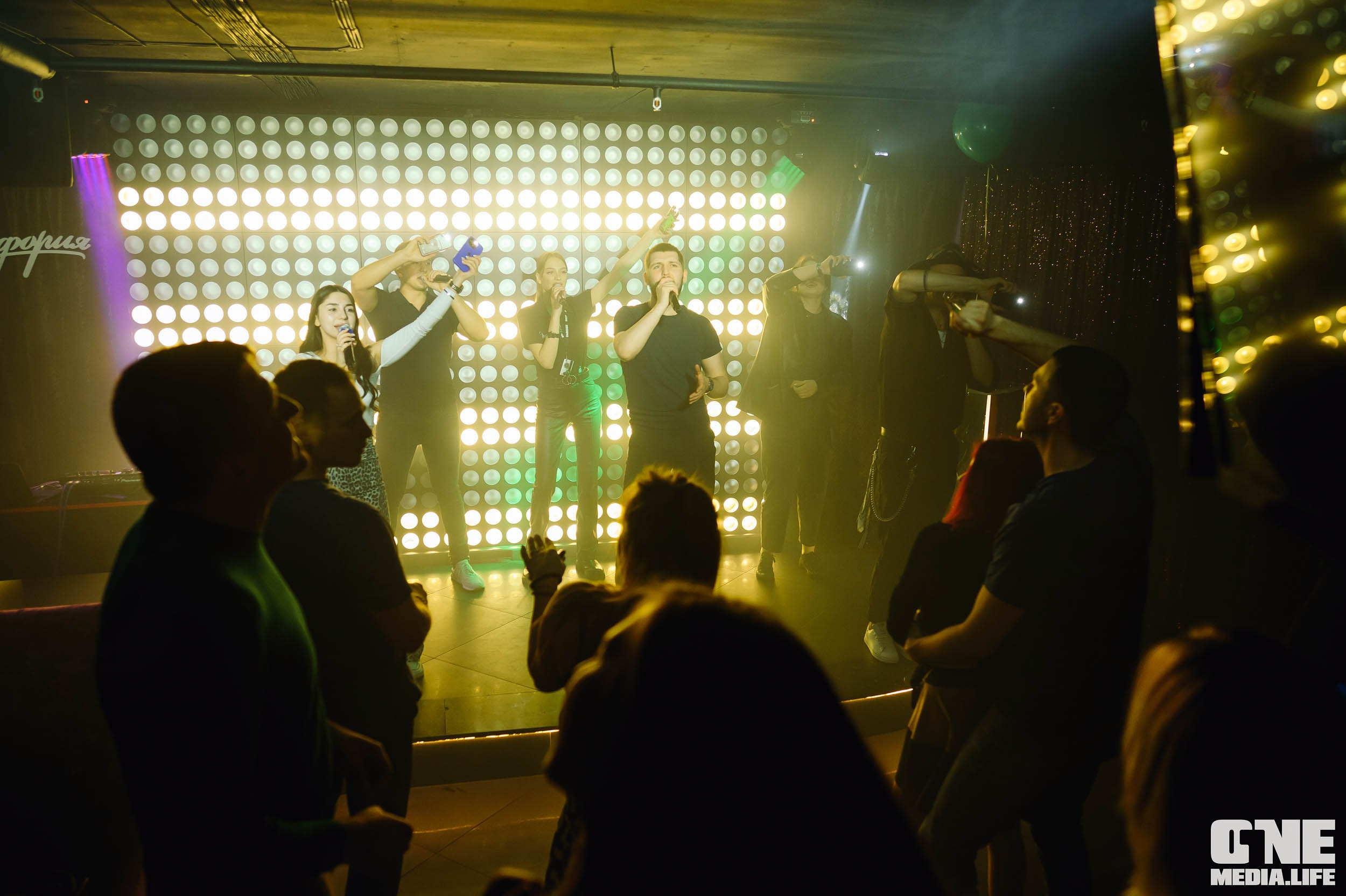 Фотоотчет с вечеринки в караоке-клубе Эйфория. One Media Life: фоторепортажи, фотоотчеты с мероприятий и заведений