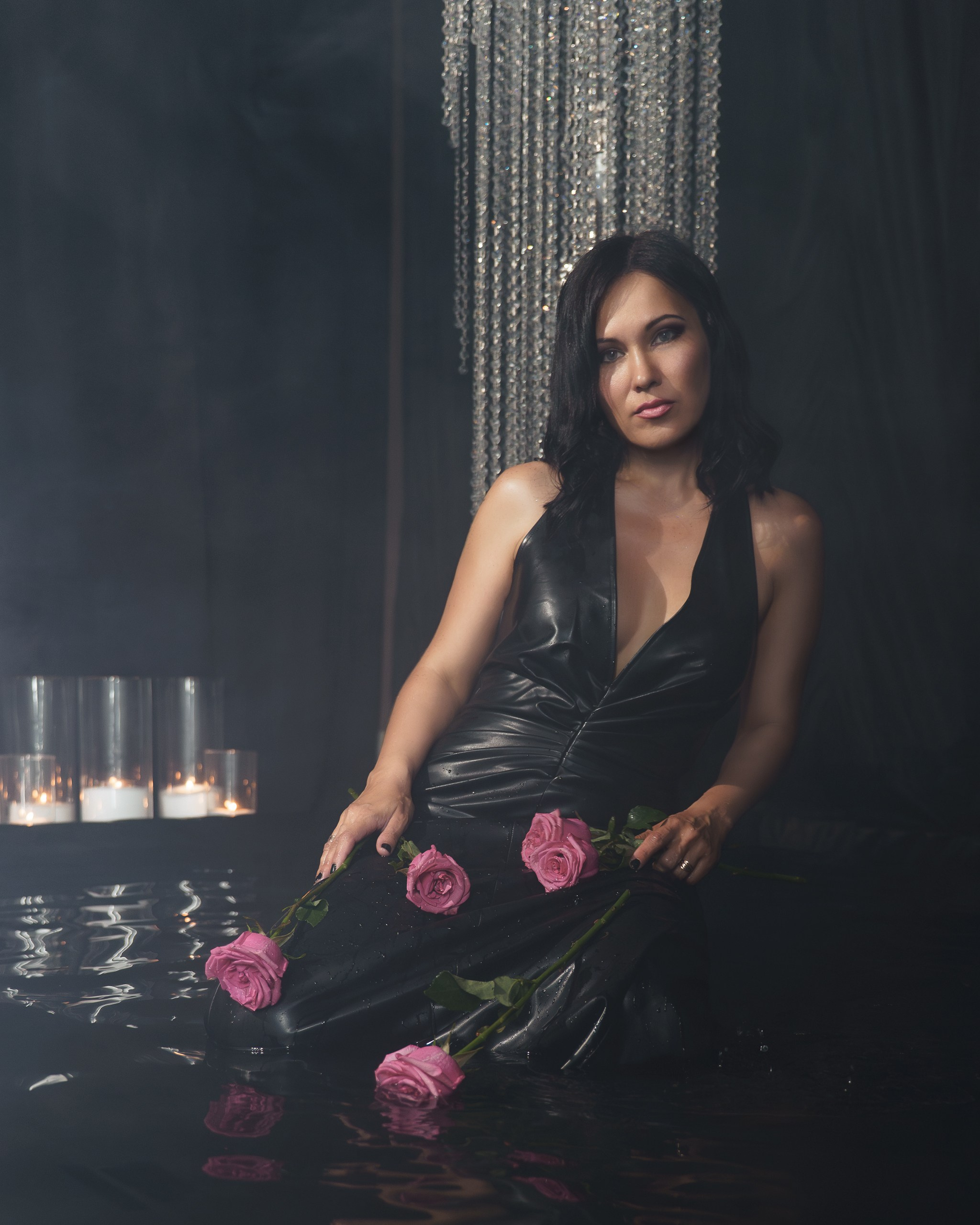 Фотопортрет девушки в черном | портретная съемка в студии в Екатеринбурге