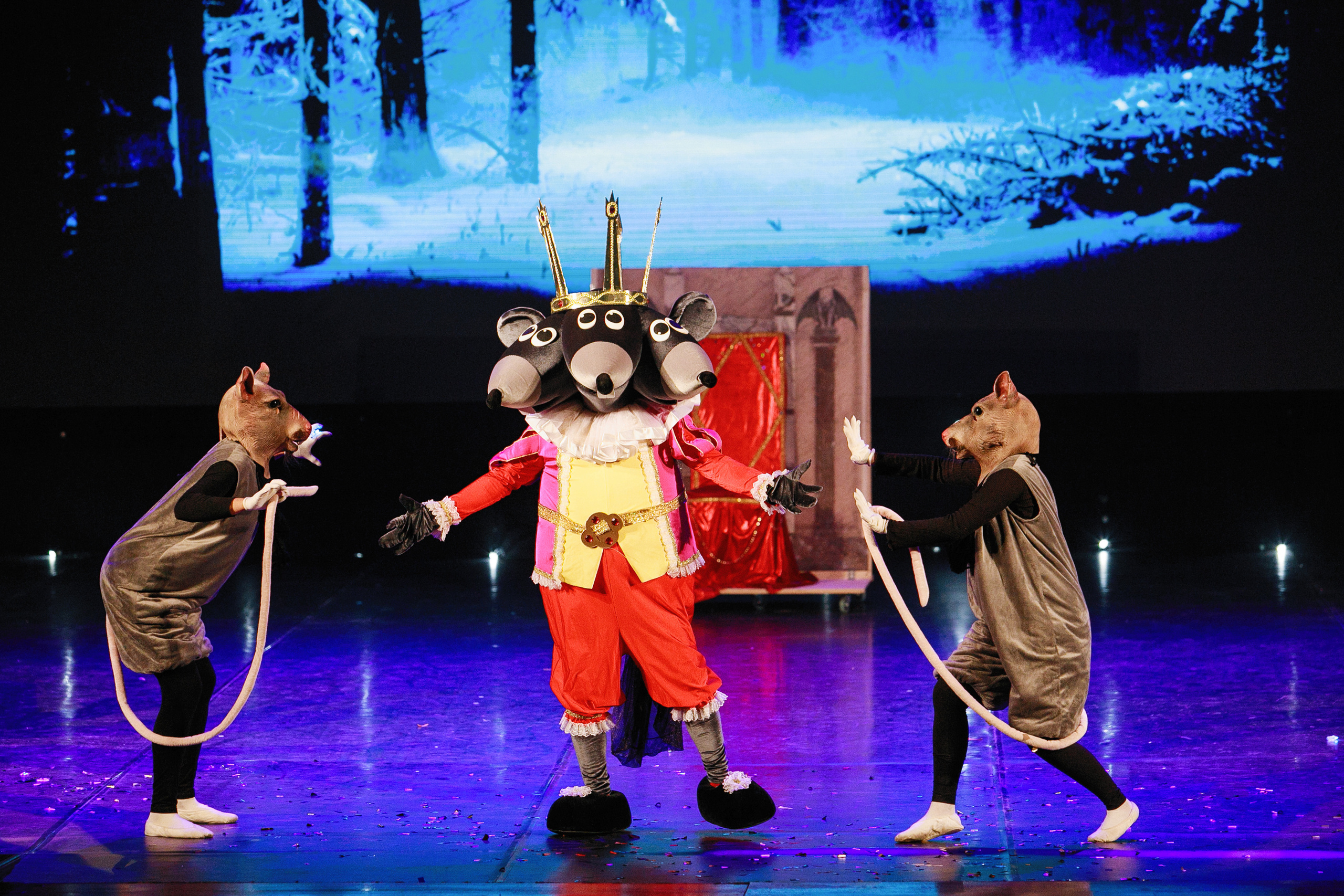 Ёлки новогодние в ДКЖ 2022. Фотомастерская Воробьевых