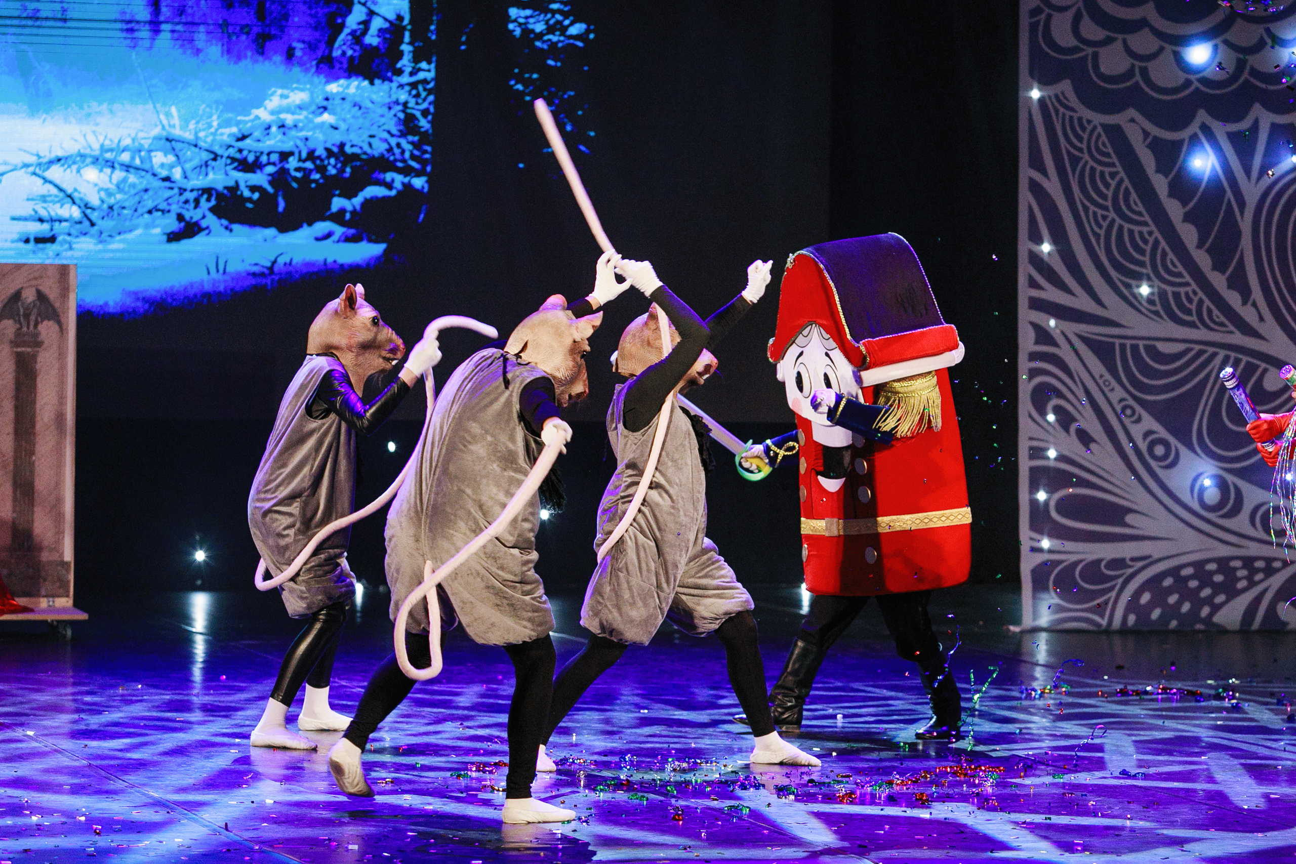 Ёлки новогодние в ДКЖ 2022. Фотомастерская Воробьевых