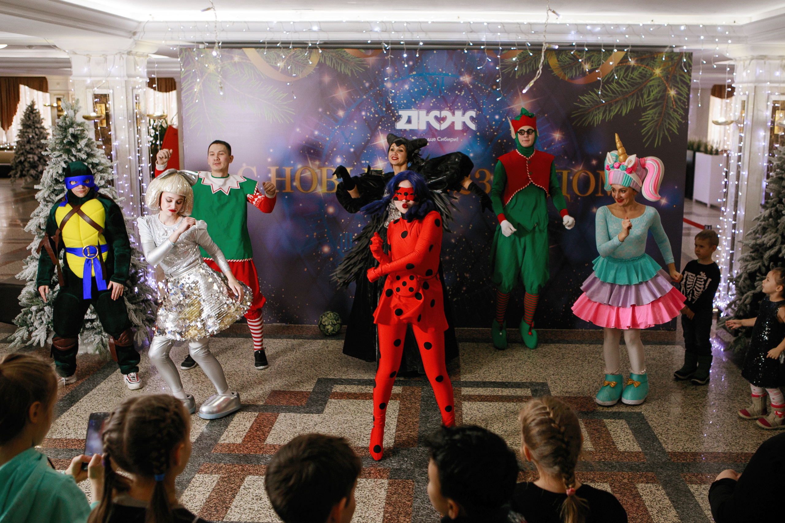 Ёлки новогодние в ДКЖ 2022. Фотомастерская Воробьевых