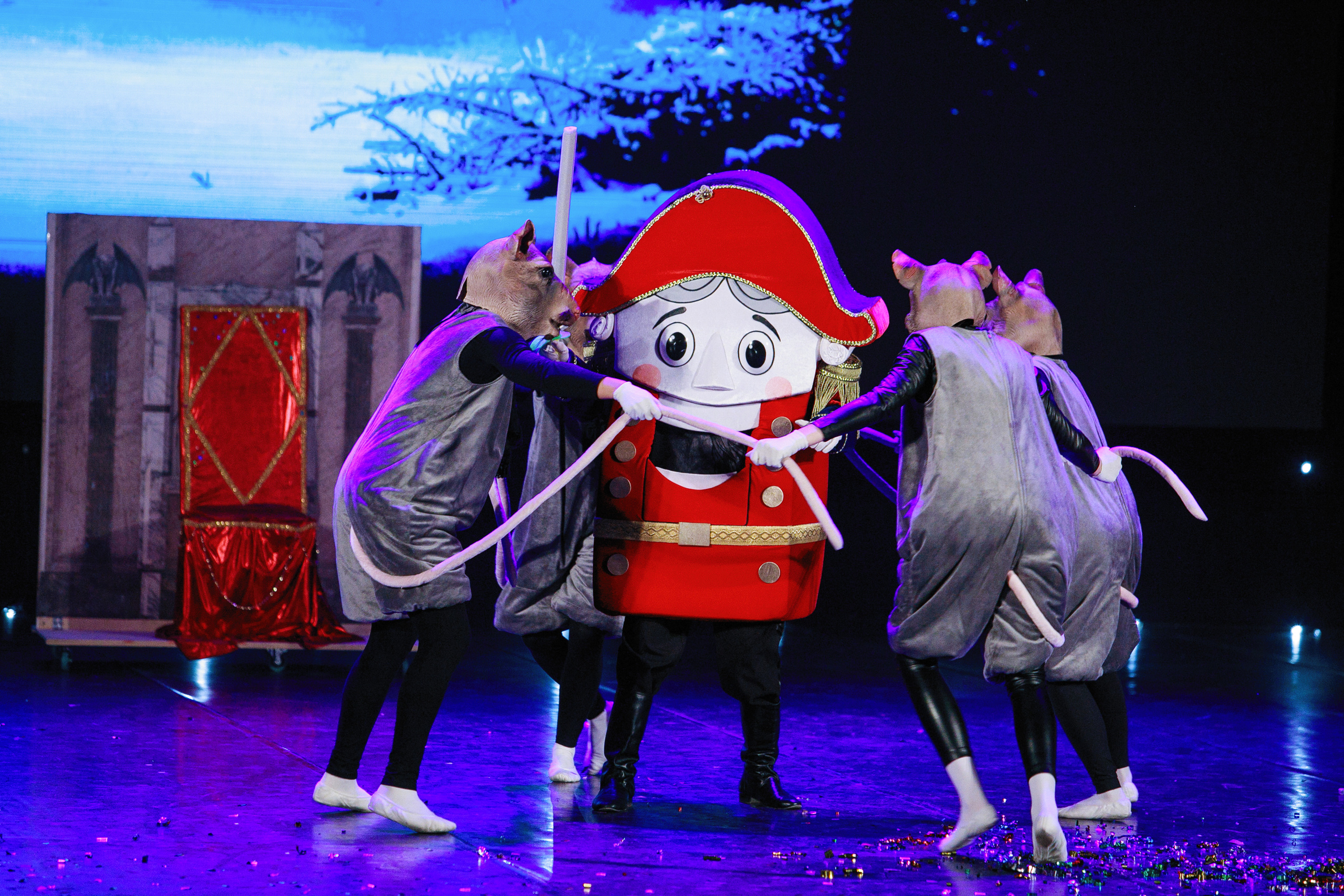 Ёлки новогодние в ДКЖ 2022. Фотомастерская Воробьевых